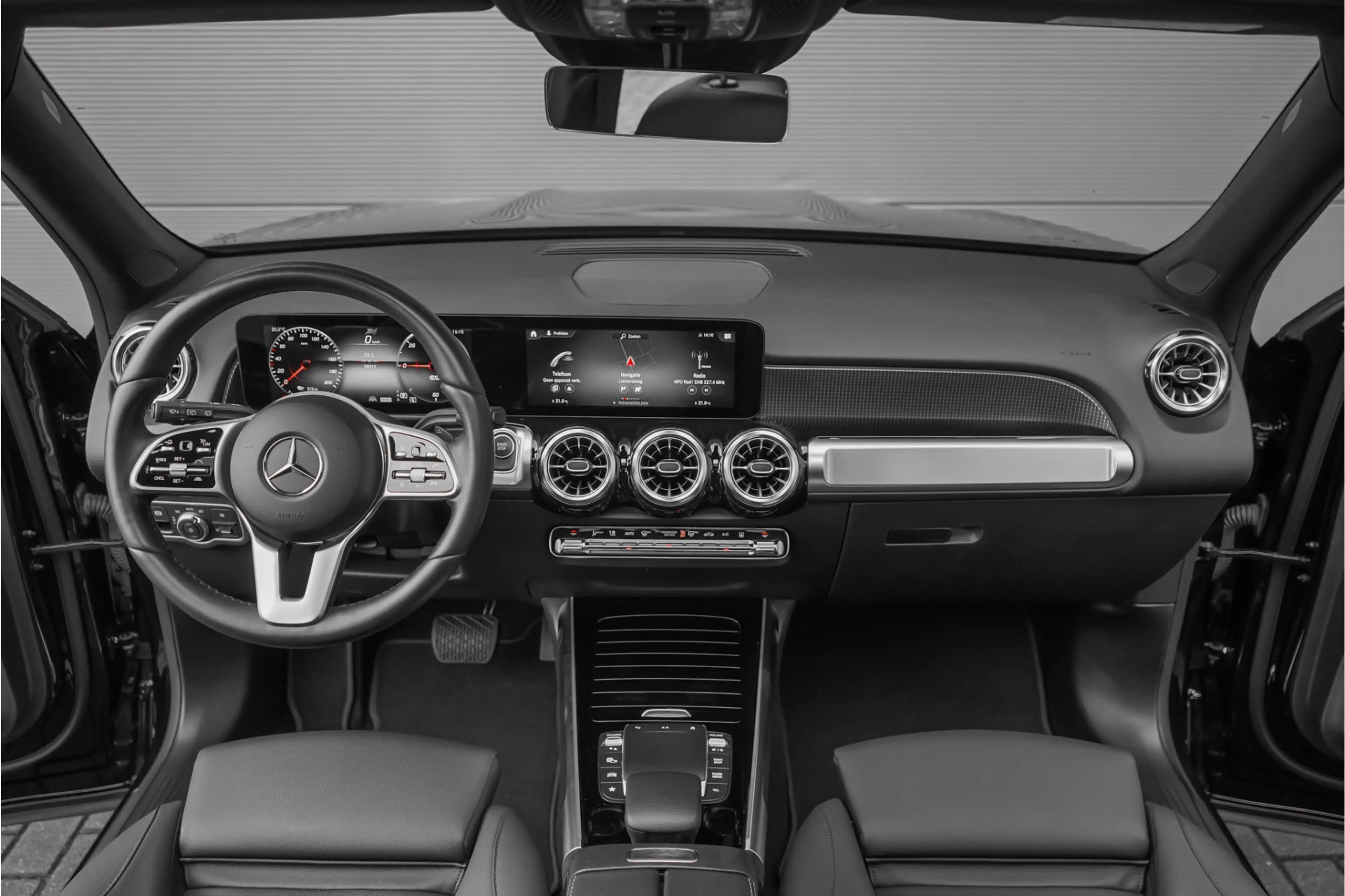 Mercedes-Benz EQB 300 4MATIC 67 kWh Pano Distronic Plus Multi Contoursto — photo 2