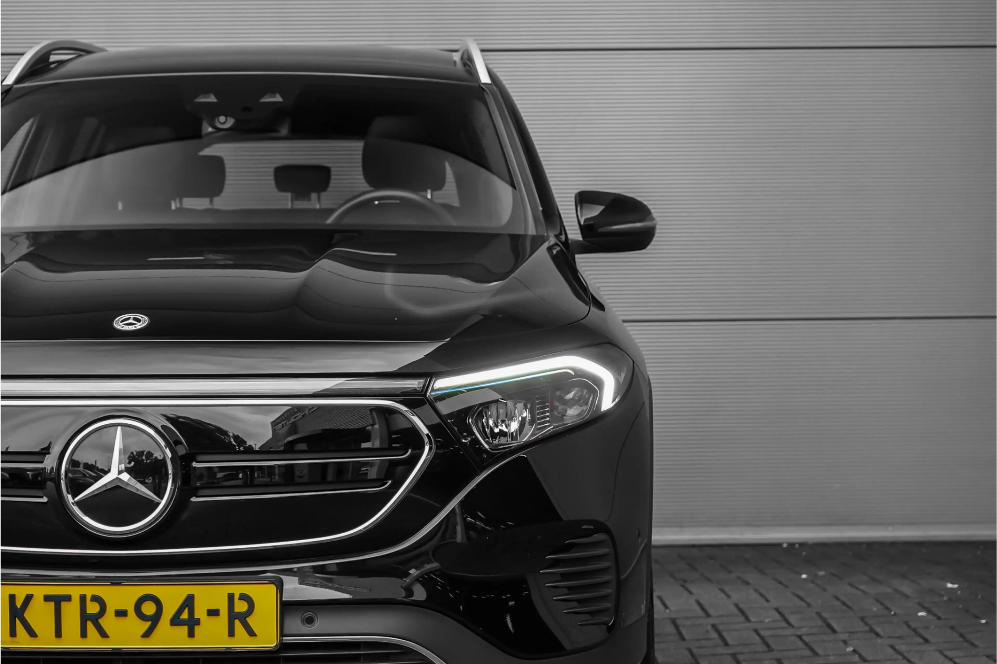Mercedes-Benz EQB 300 4MATIC 67 kWh Pano Distronic Plus Multi Contoursto — photo 16