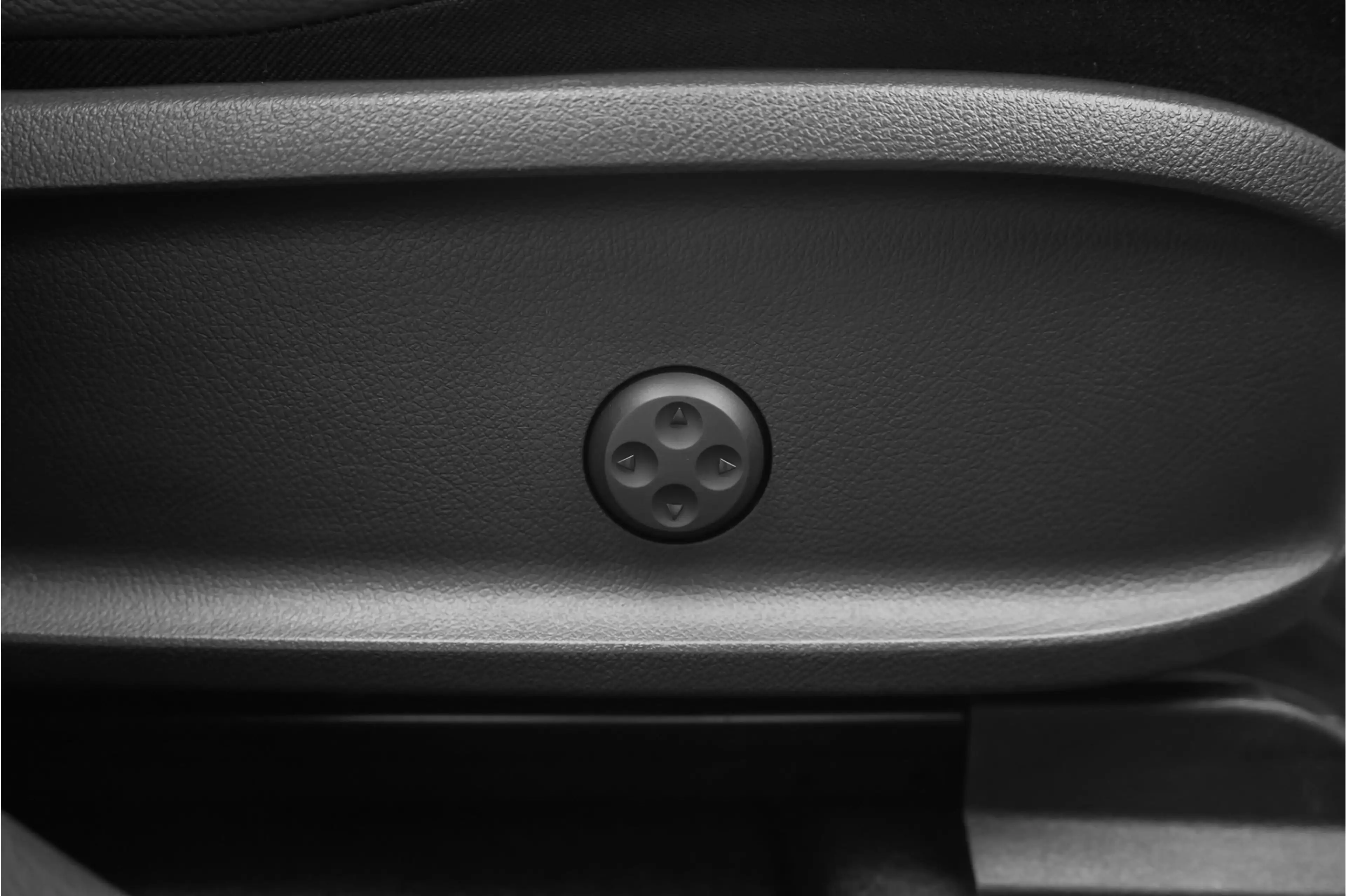Mercedes-Benz EQB 300 4MATIC 67 kWh Pano Distronic Plus Multi Contoursto — photo 38