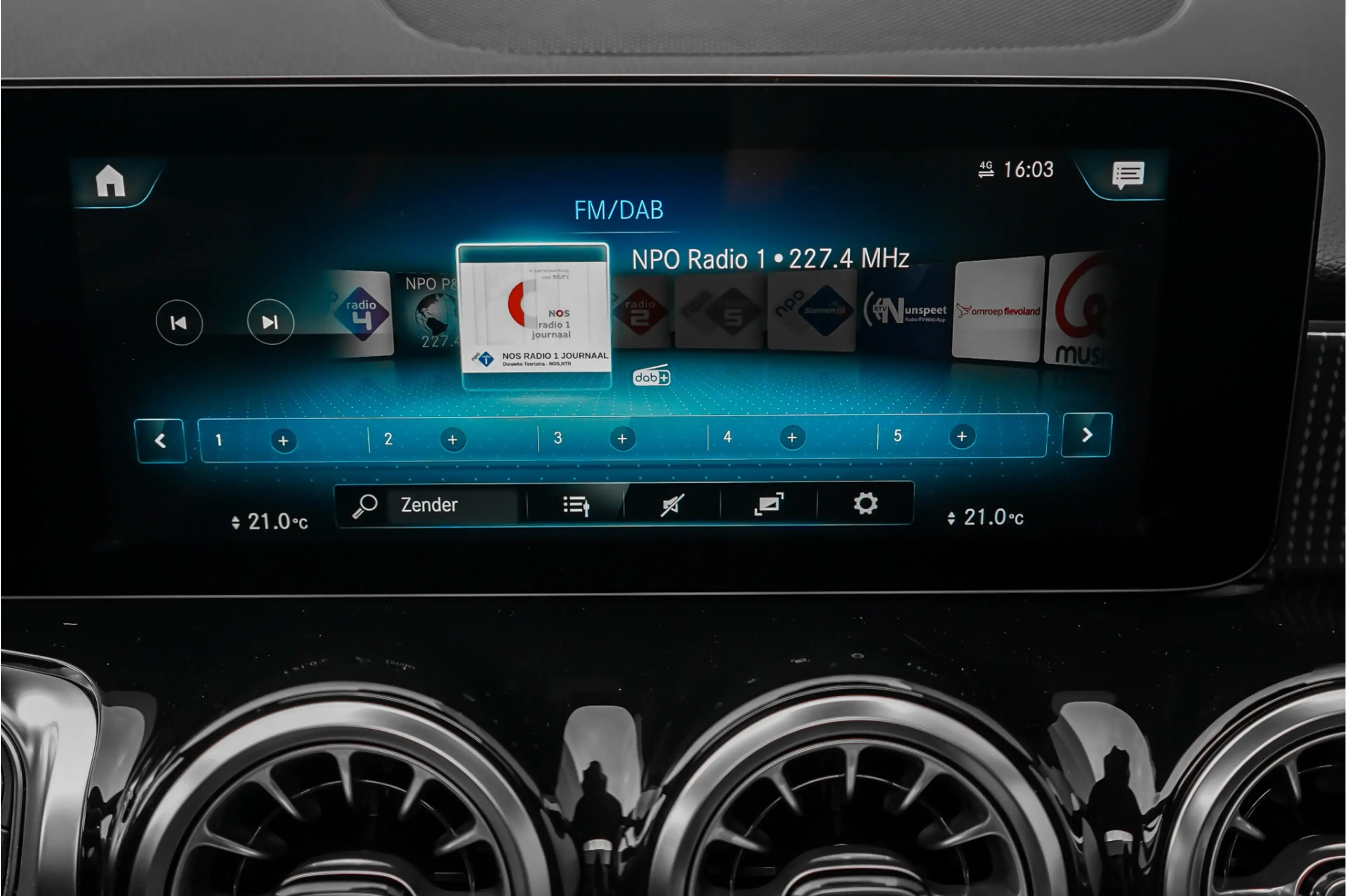 Mercedes-Benz EQB 300 4MATIC 67 kWh Pano Distronic Plus Multi Contoursto — photo 29