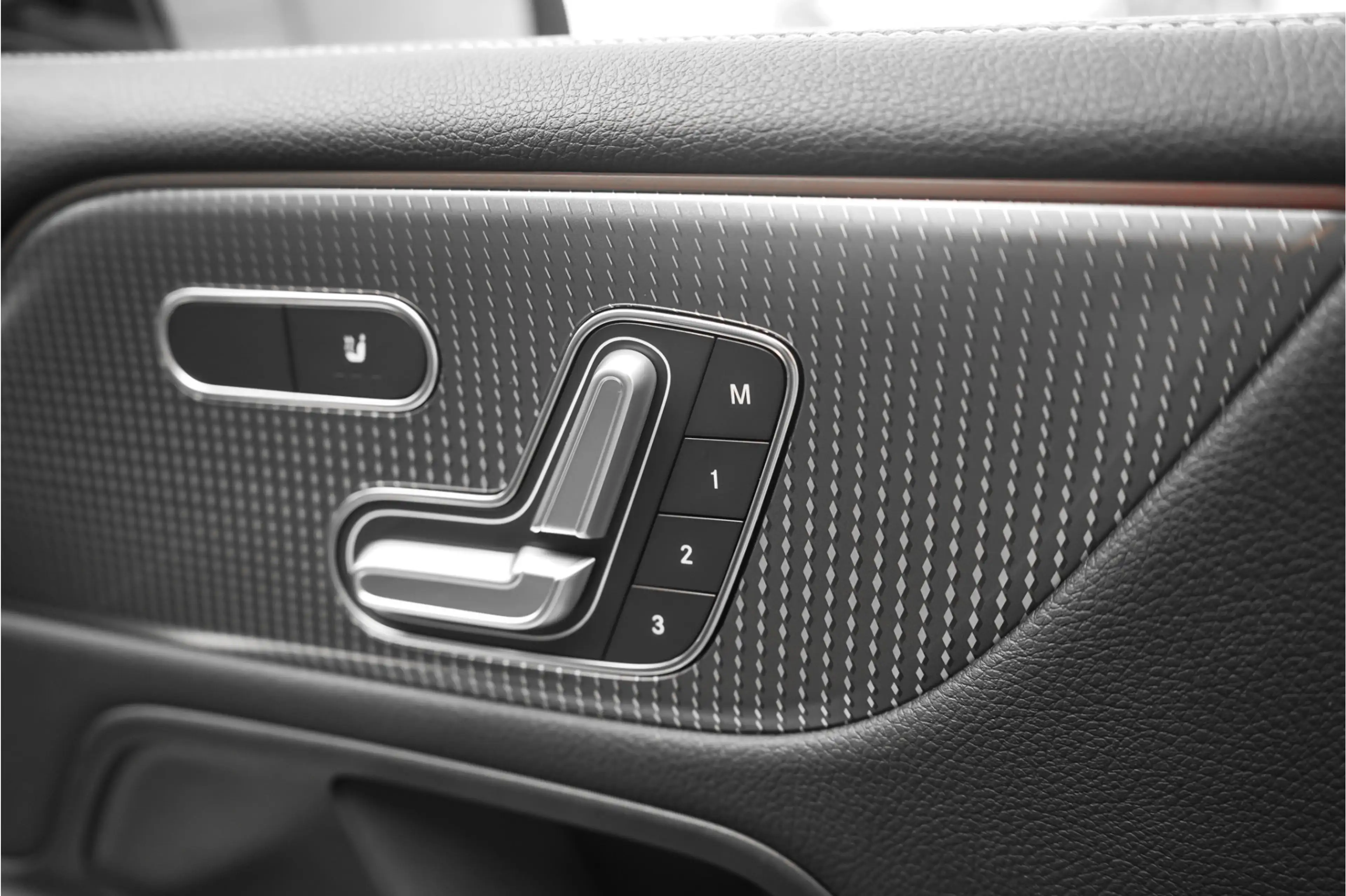 Mercedes-Benz EQB 300 4MATIC 67 kWh Pano Distronic Plus Multi Contoursto — photo 36