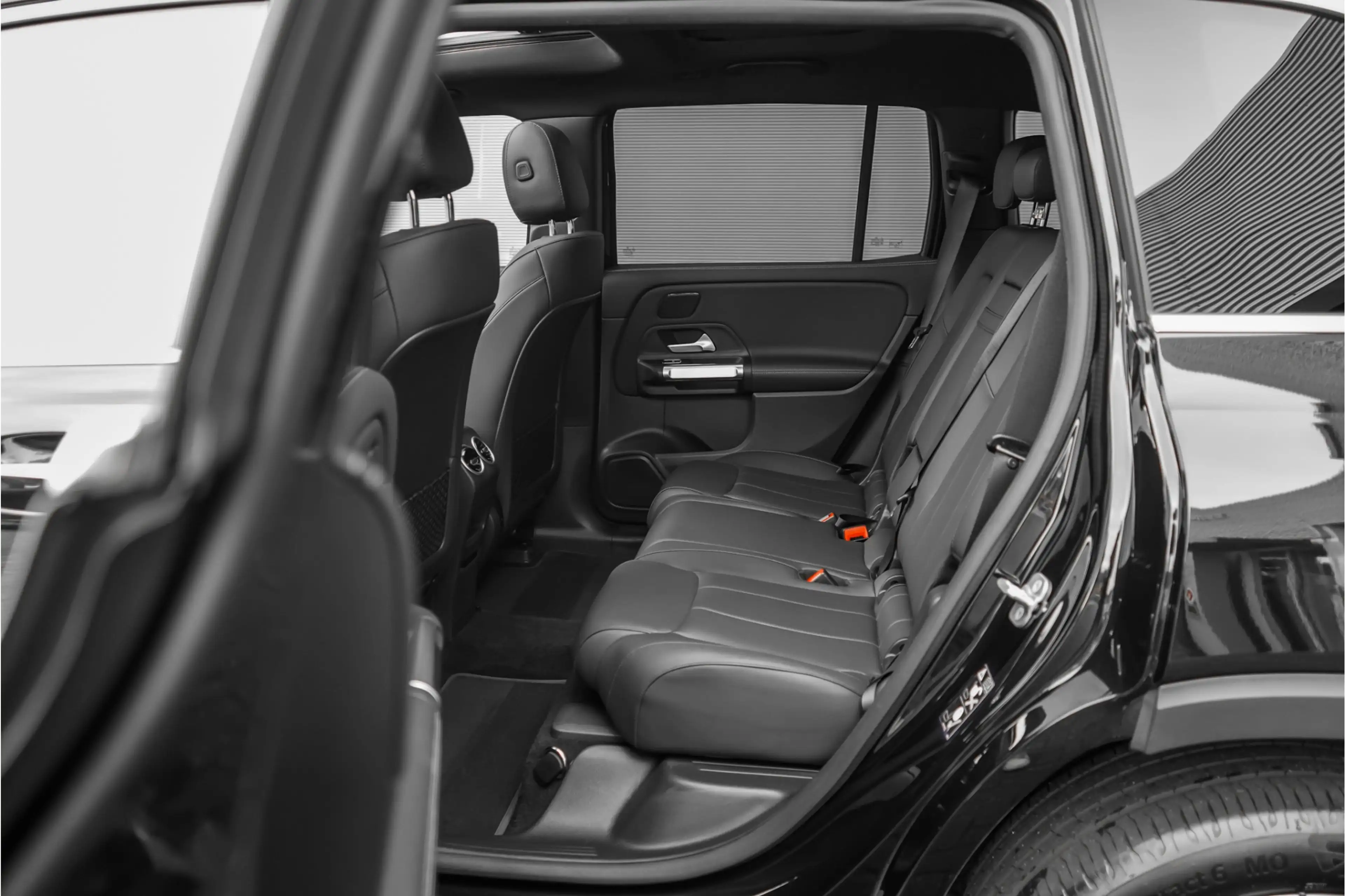 Mercedes-Benz EQB 300 4MATIC 67 kWh Pano Distronic Plus Multi Contoursto — photo 6