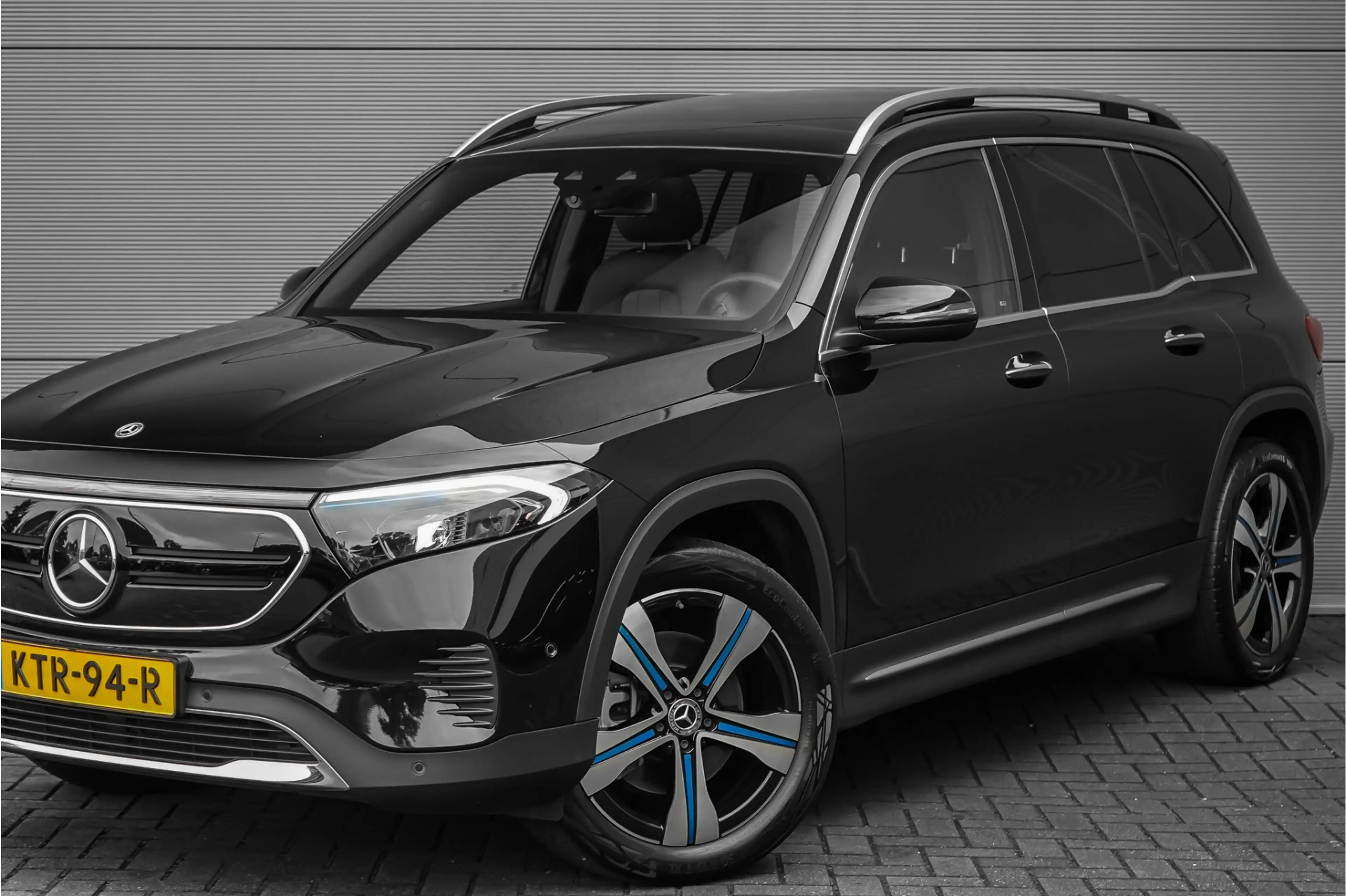 Mercedes-Benz EQB 300 4MATIC 67 kWh Pano Distronic Plus Multi Contoursto — photo 18