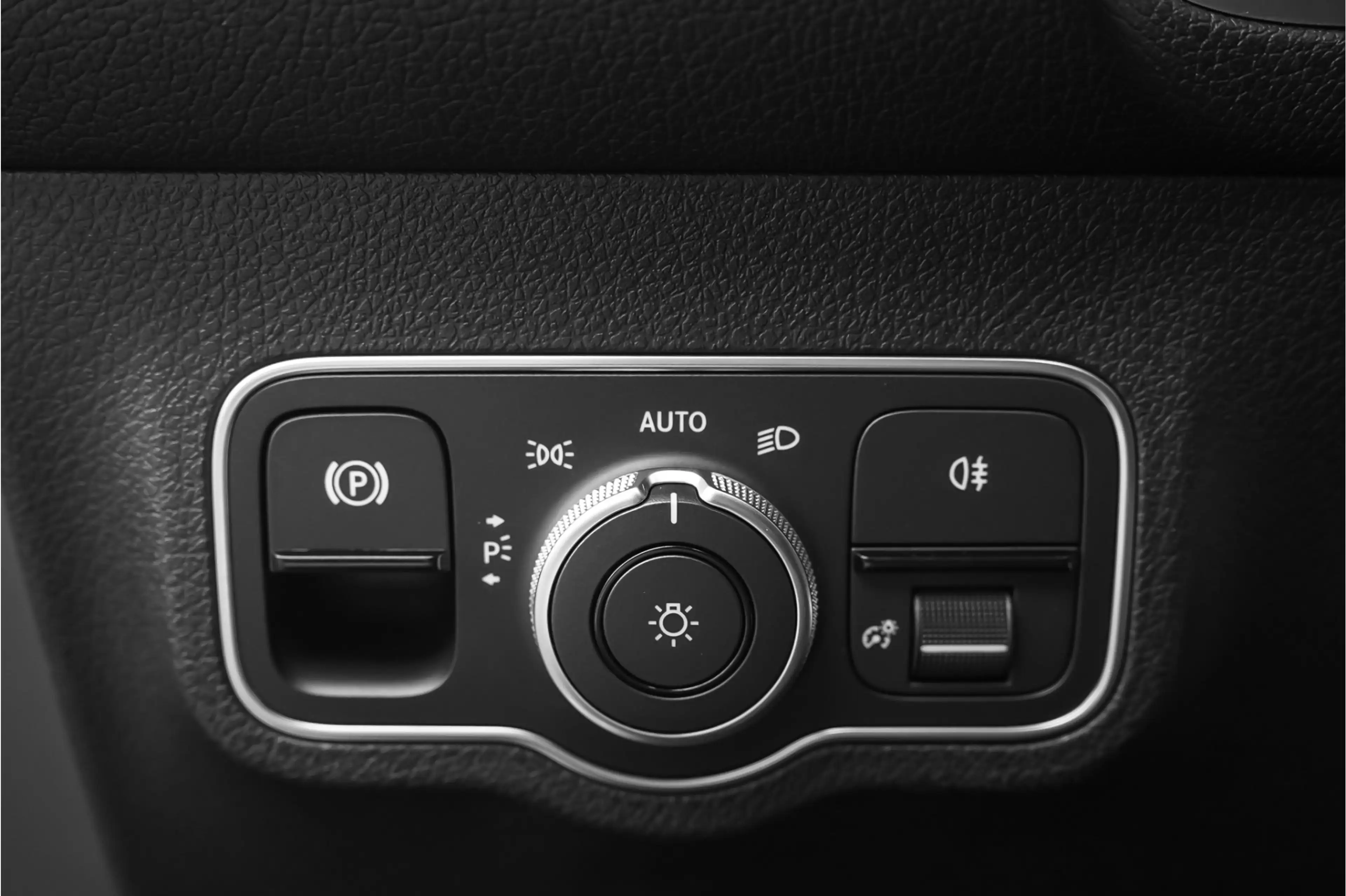Mercedes-Benz EQB 300 4MATIC 67 kWh Pano Distronic Plus Multi Contoursto — photo 44
