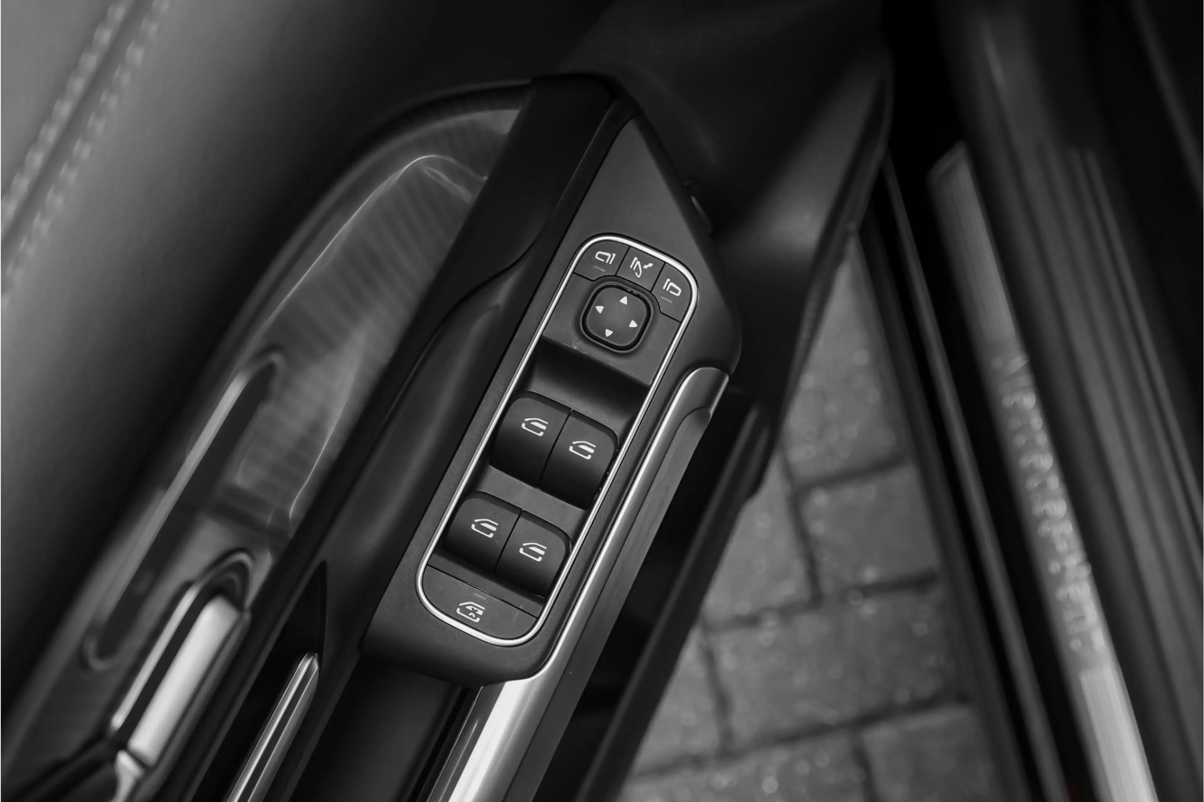 Mercedes-Benz EQB 300 4MATIC 67 kWh Pano Distronic Plus Multi Contoursto — photo 45