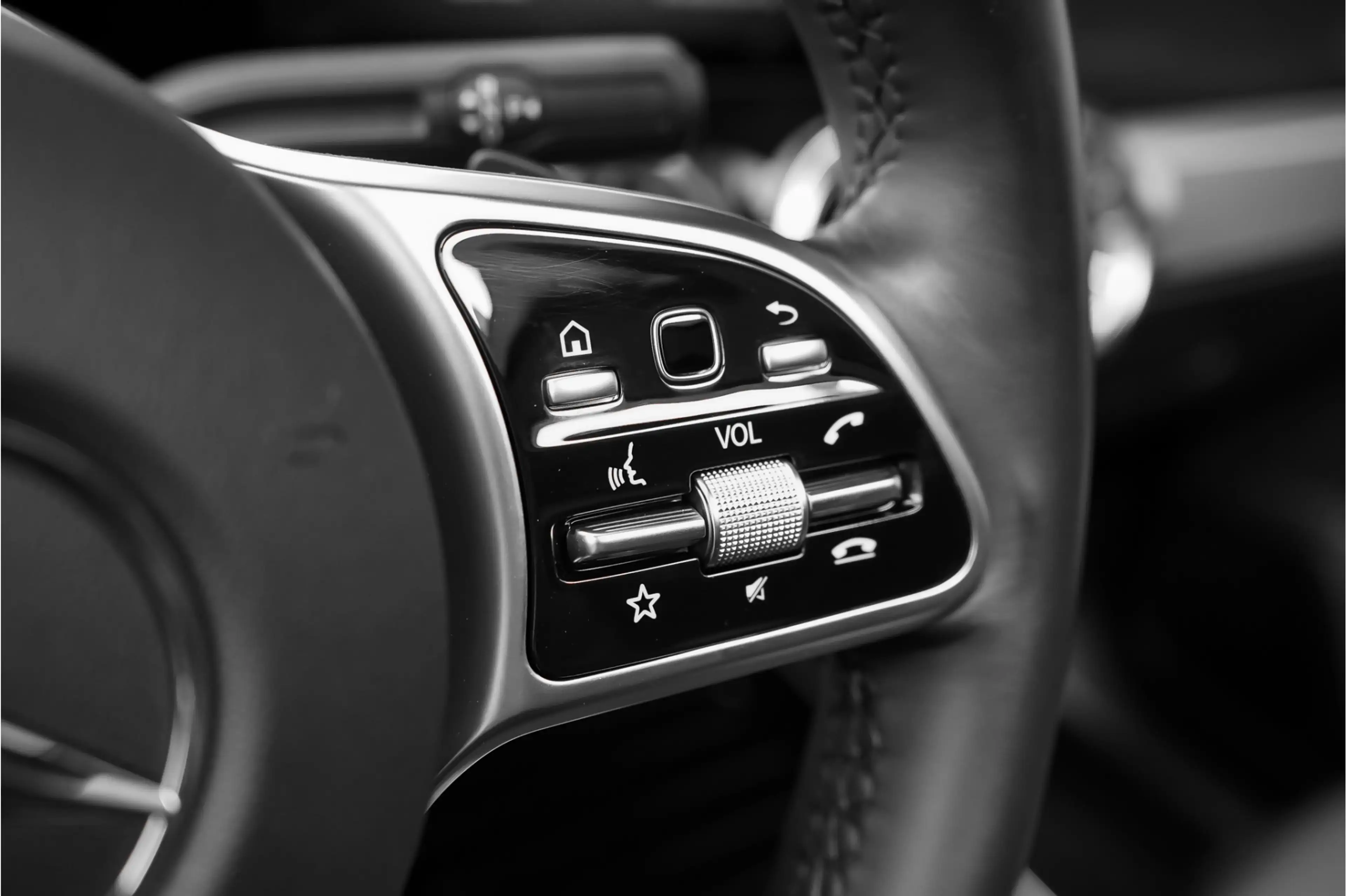 Mercedes-Benz EQB 300 4MATIC 67 kWh Pano Distronic Plus Multi Contoursto — photo 40