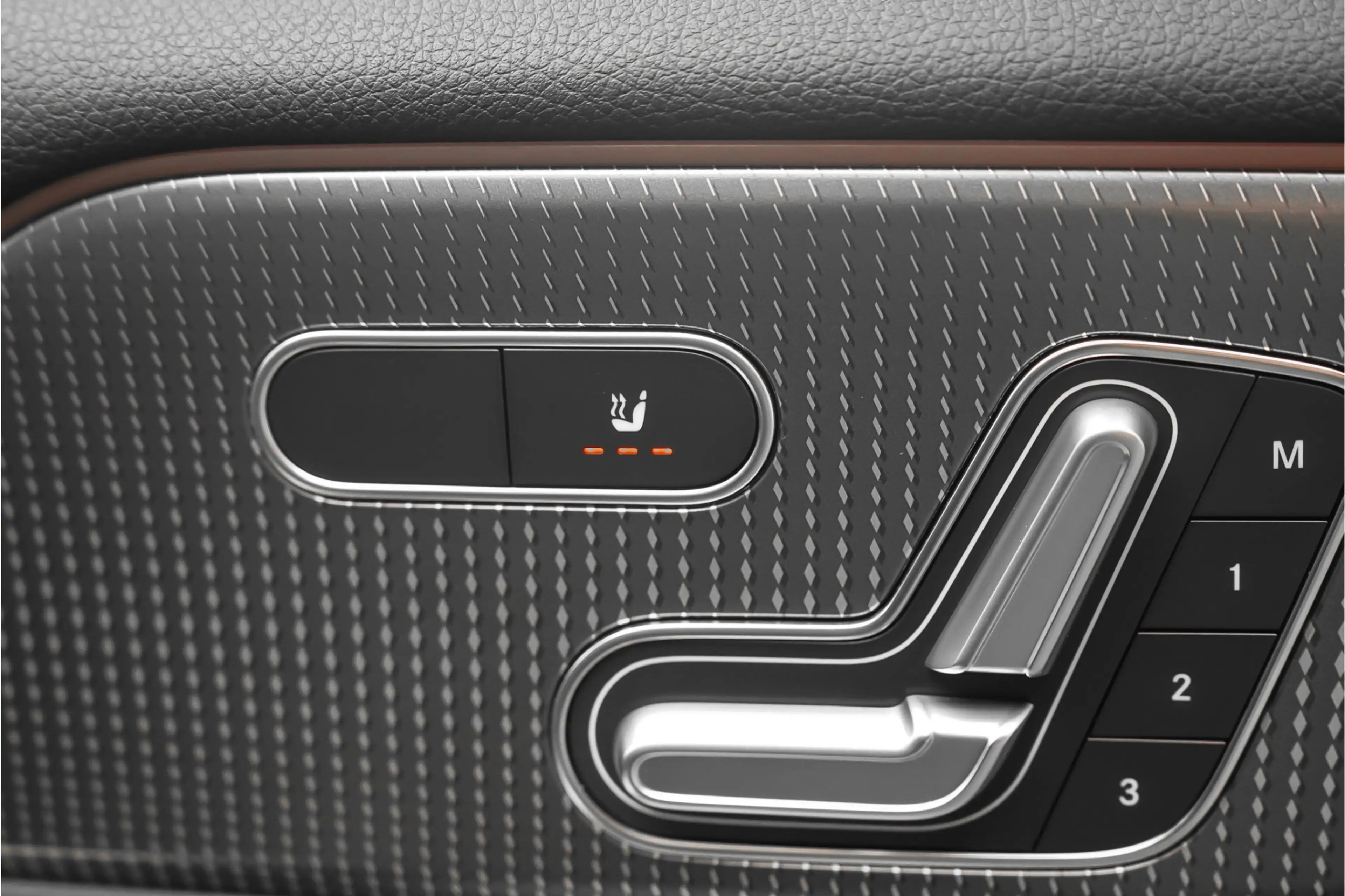 Mercedes-Benz EQB 300 4MATIC 67 kWh Pano Distronic Plus Multi Contoursto — photo 37
