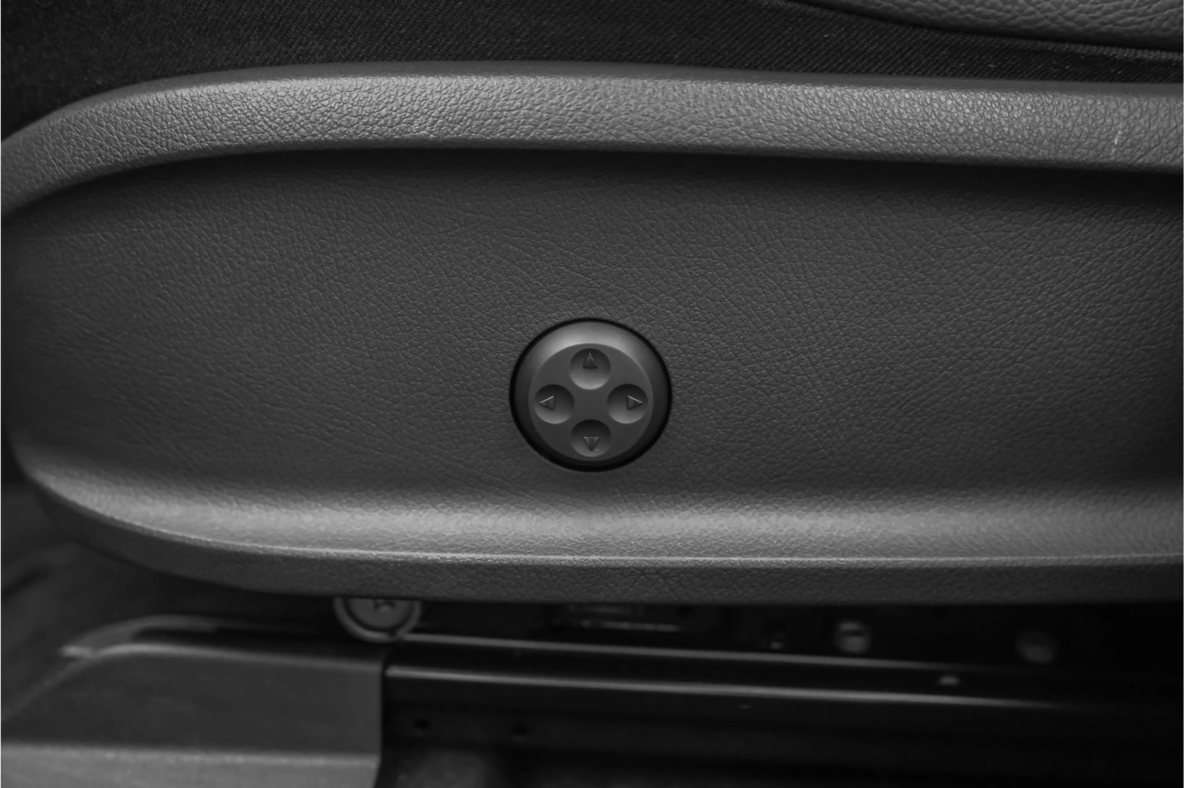 Mercedes-Benz EQB 300 4MATIC 67 kWh Pano Distronic Plus Multi Contoursto — photo 35