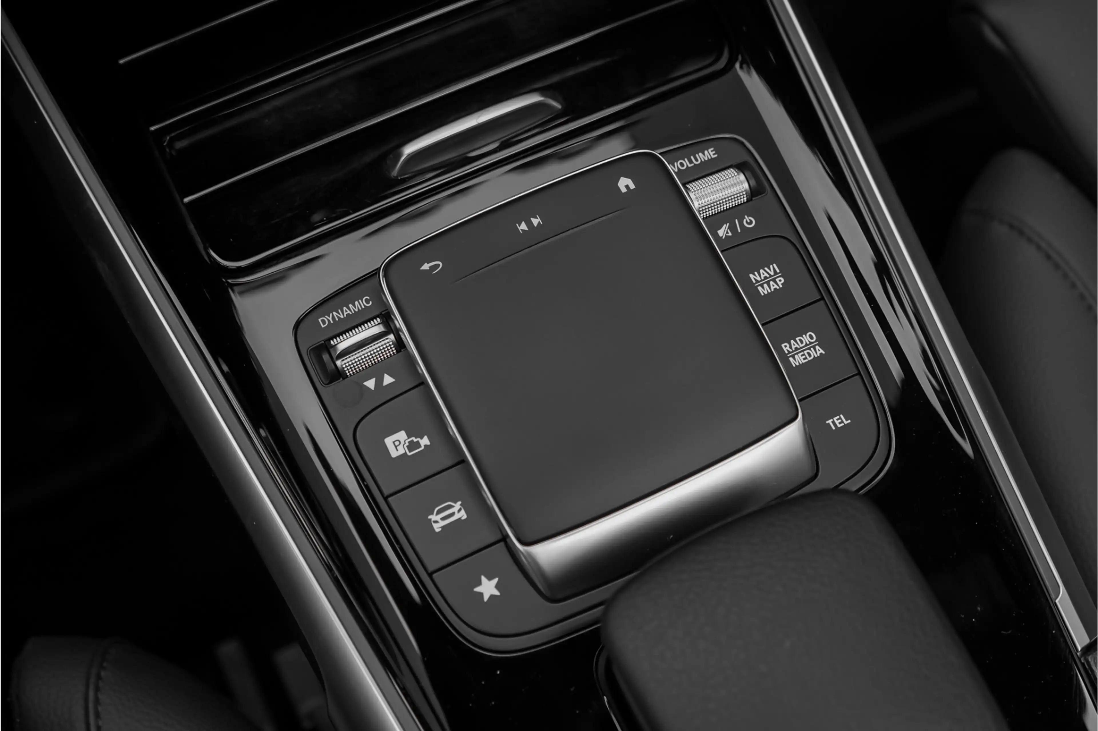 Mercedes-Benz EQB 300 4MATIC 67 kWh Pano Distronic Plus Multi Contoursto — photo 31