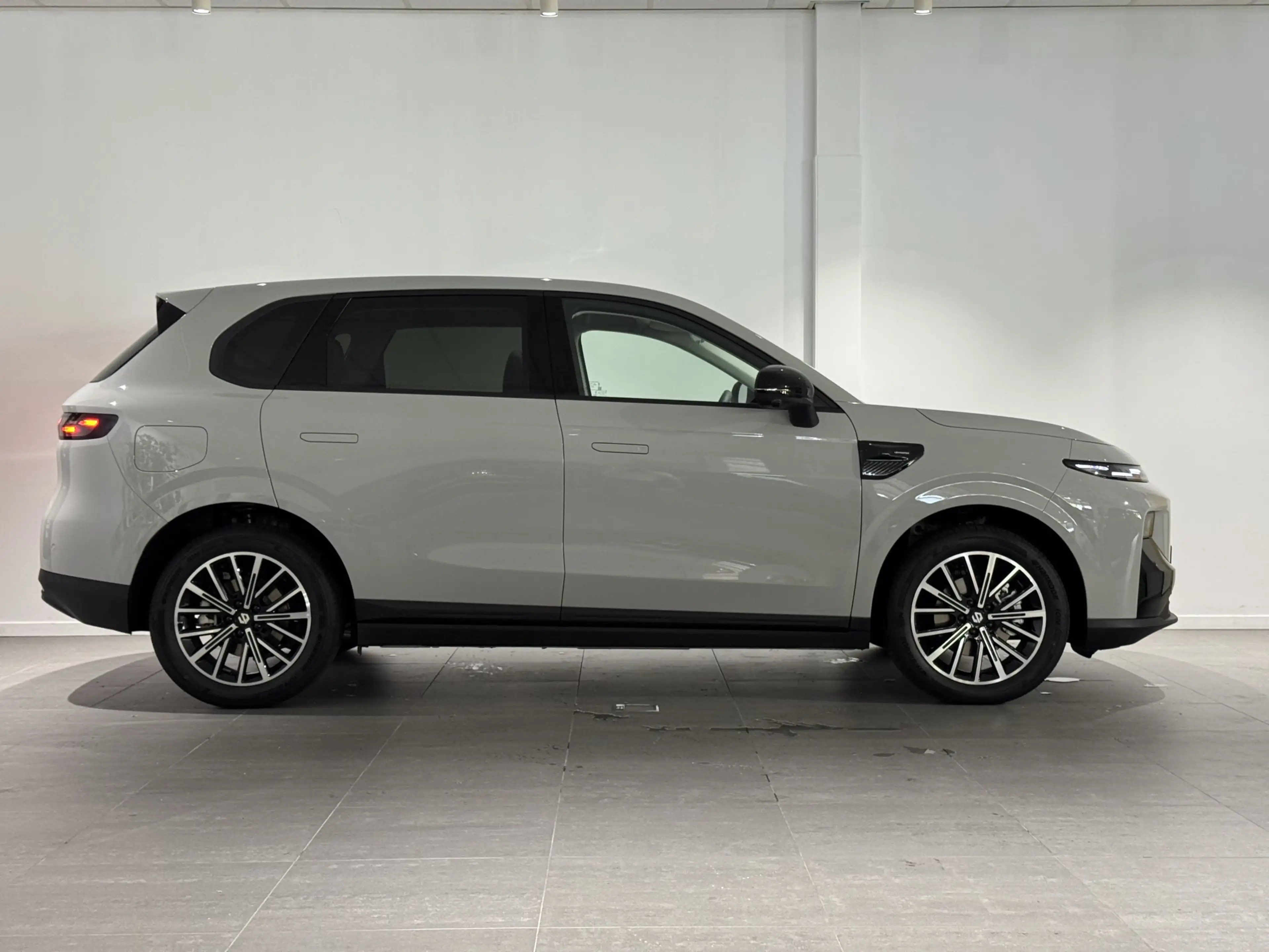 Leapmotor B10 Life Hybrid EV 18.8 kWh — photo 12