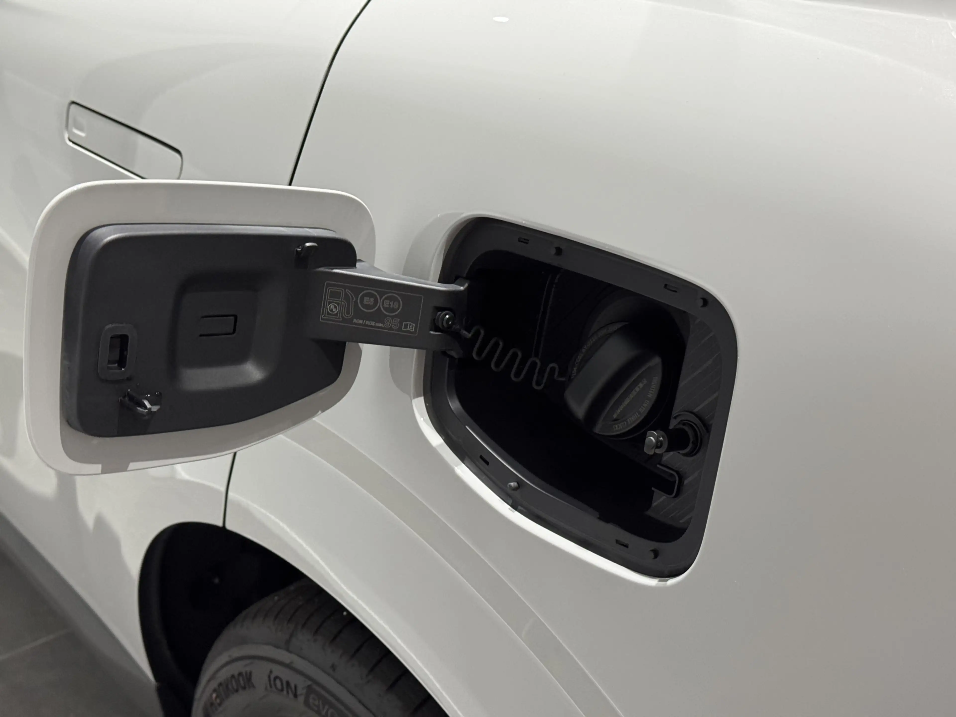 Leapmotor B10 Life Hybrid EV 18.8 kWh — photo 14