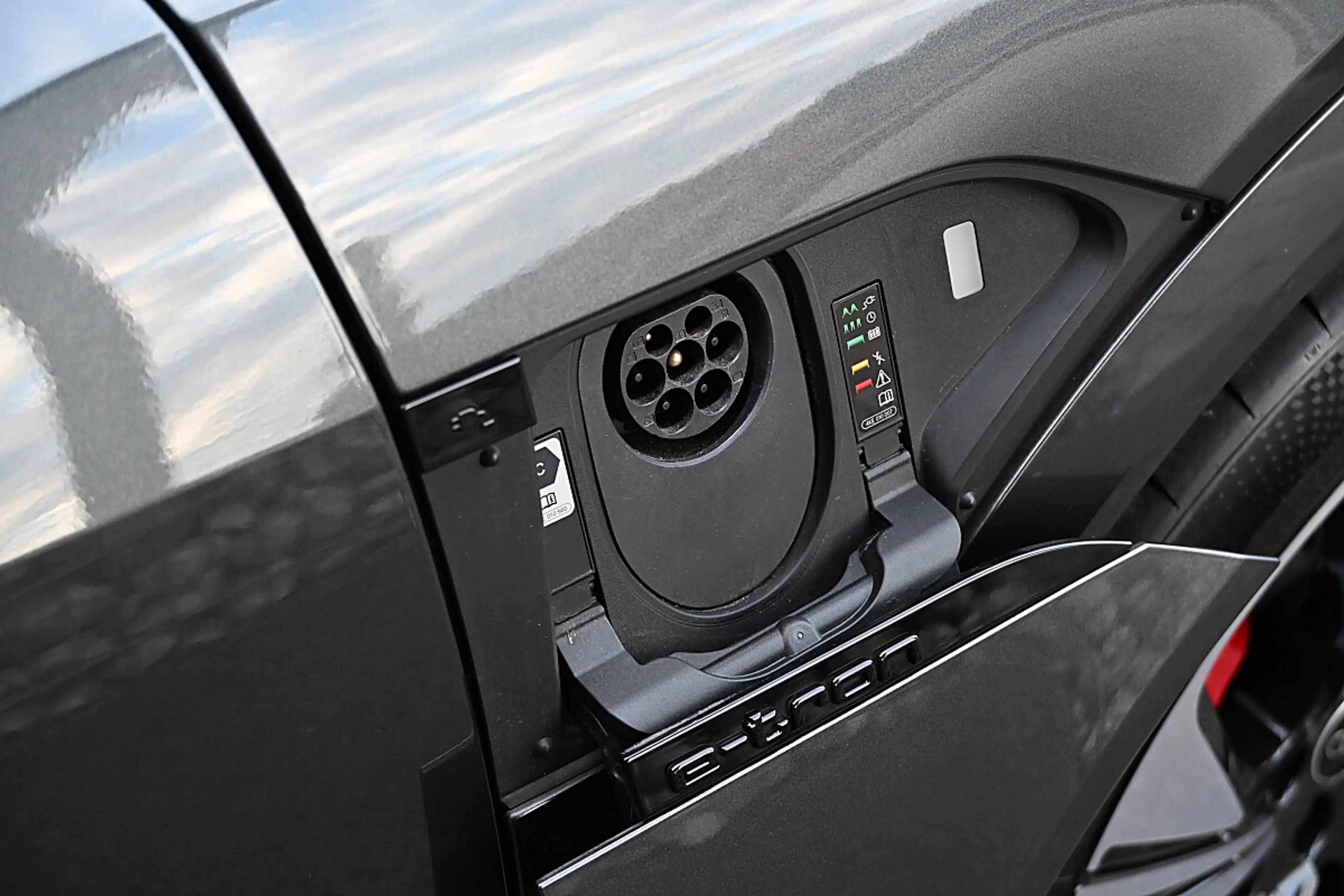 Audi Q8 e-tron Q8 Sportback 55 e-tron quattro 106kWh S Line NP... — photo 15