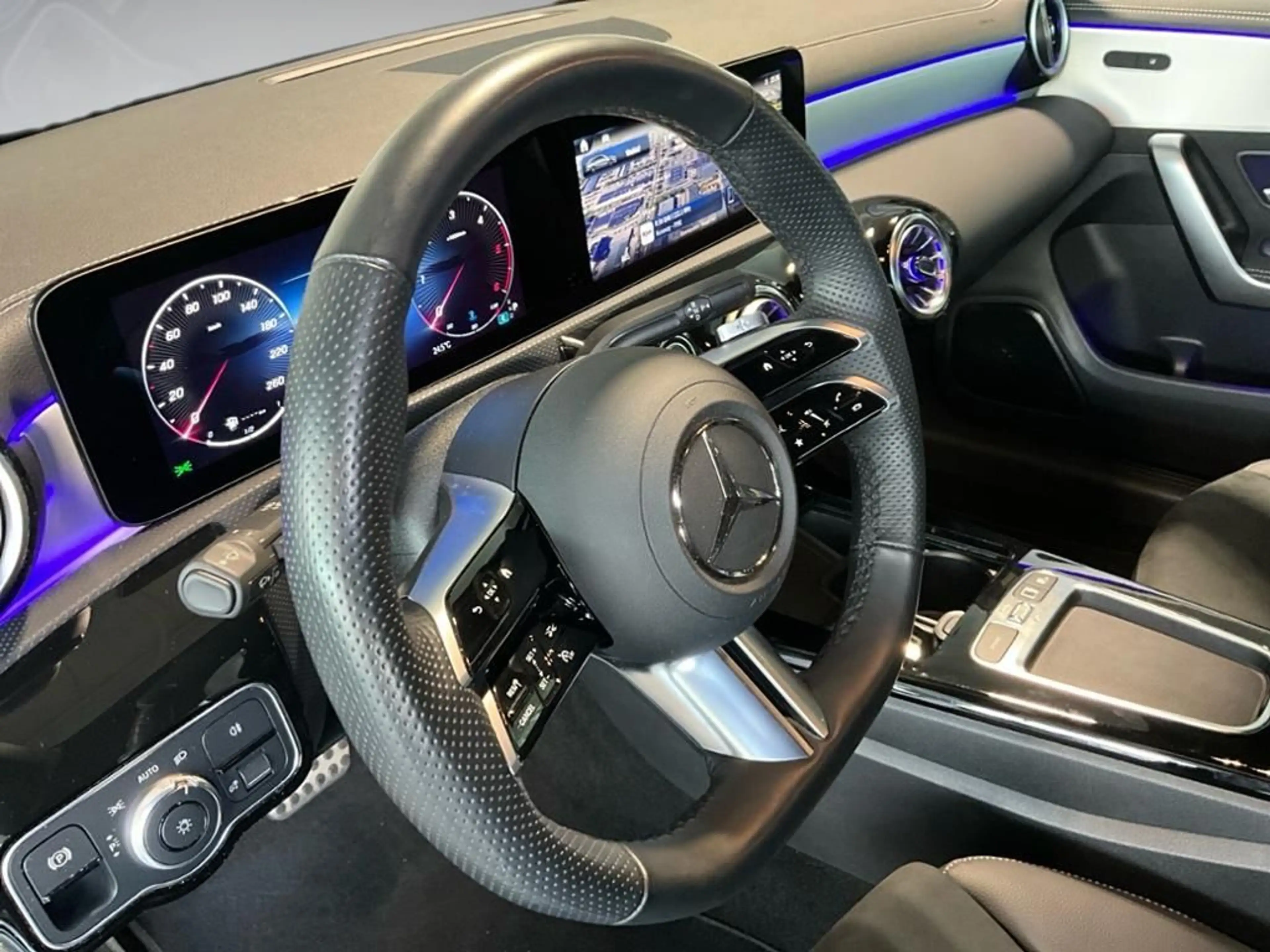 Mercedes-Benz CLA 220 CLA 220 d SB AMG-Line 360 AHK AUT Kam. KeyLess — photo 5