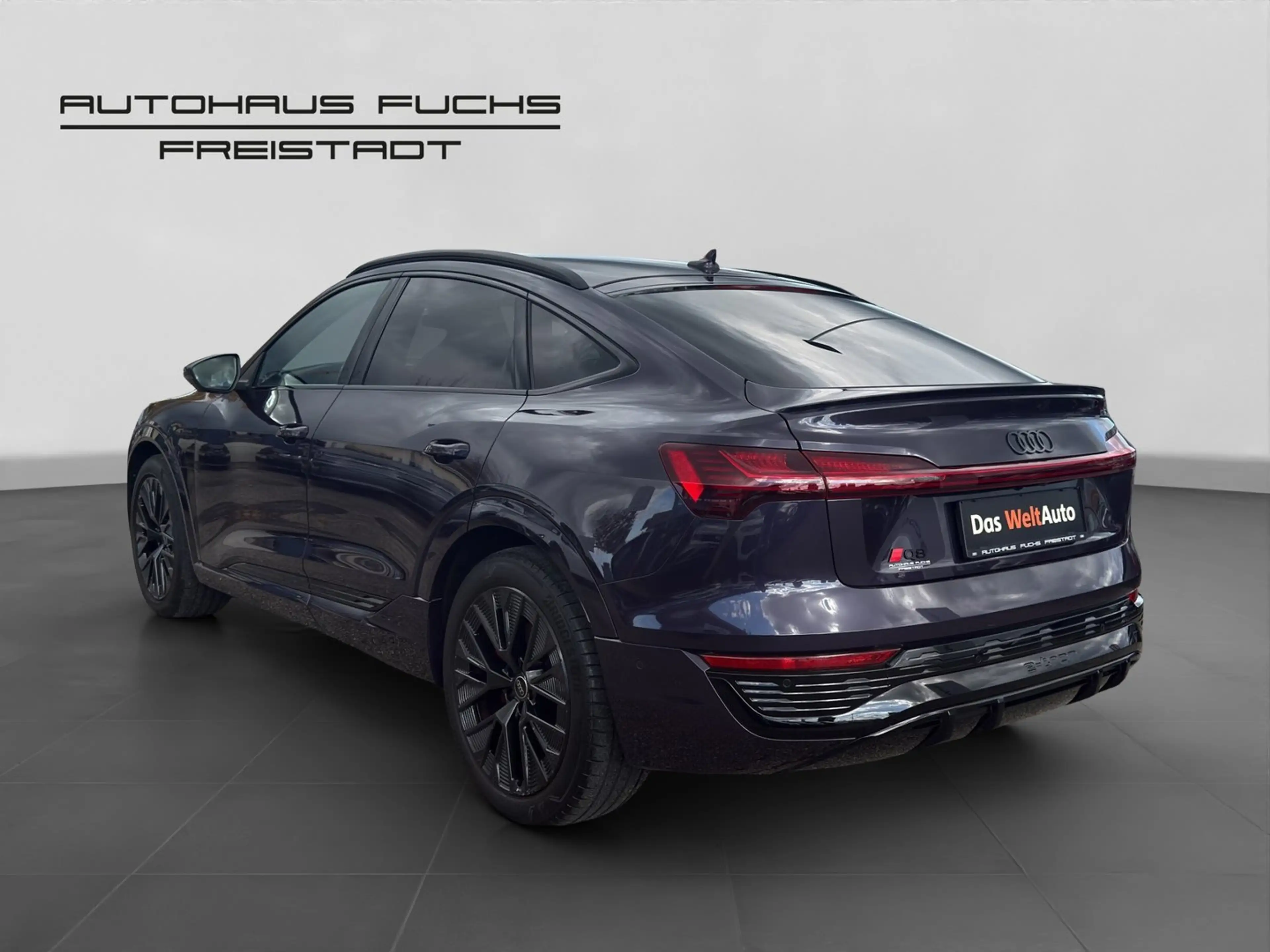 Audi Q8 55 e-tron quattro S line — photo 3