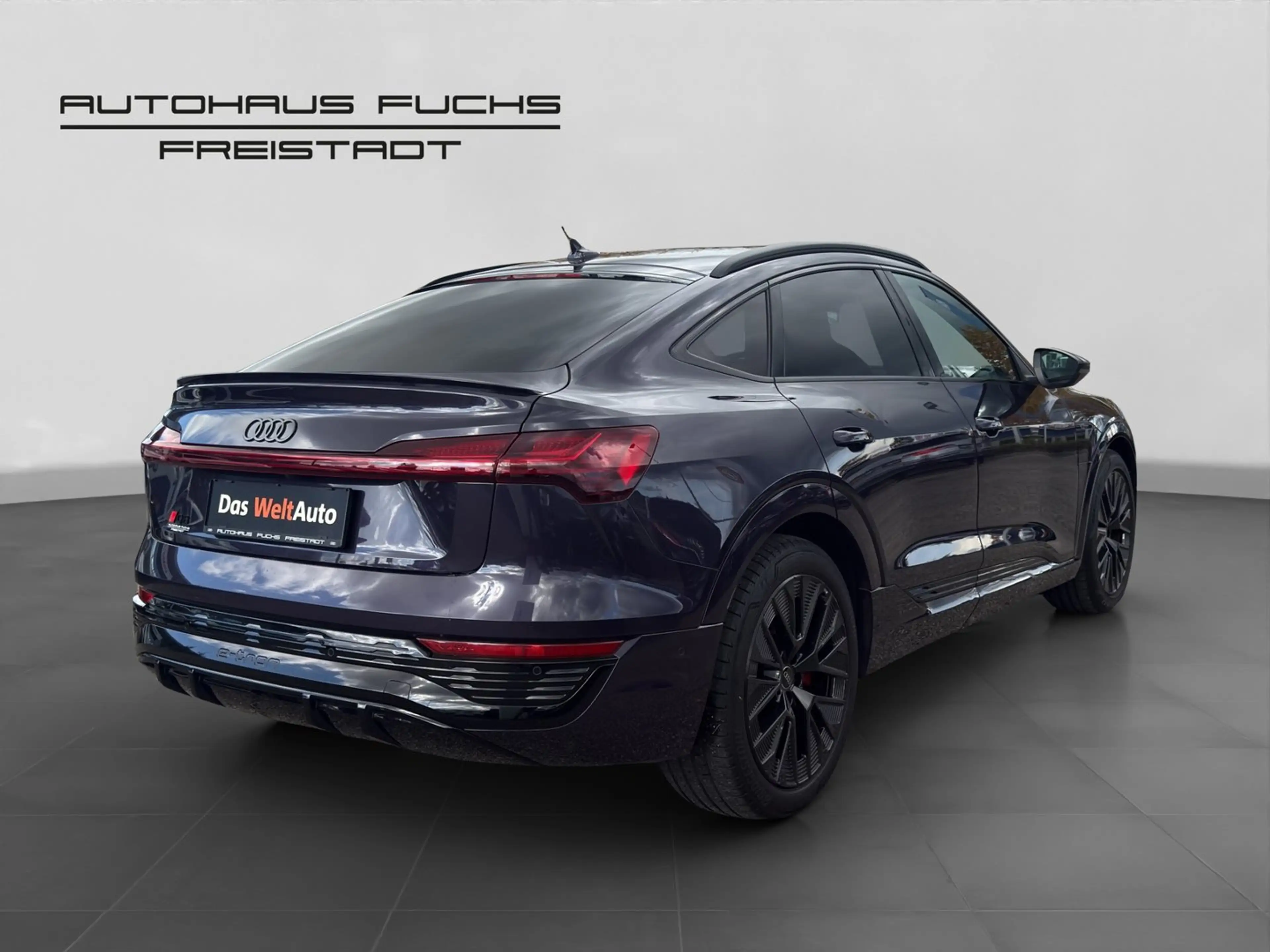 Audi Q8 55 e-tron quattro S line — photo 5