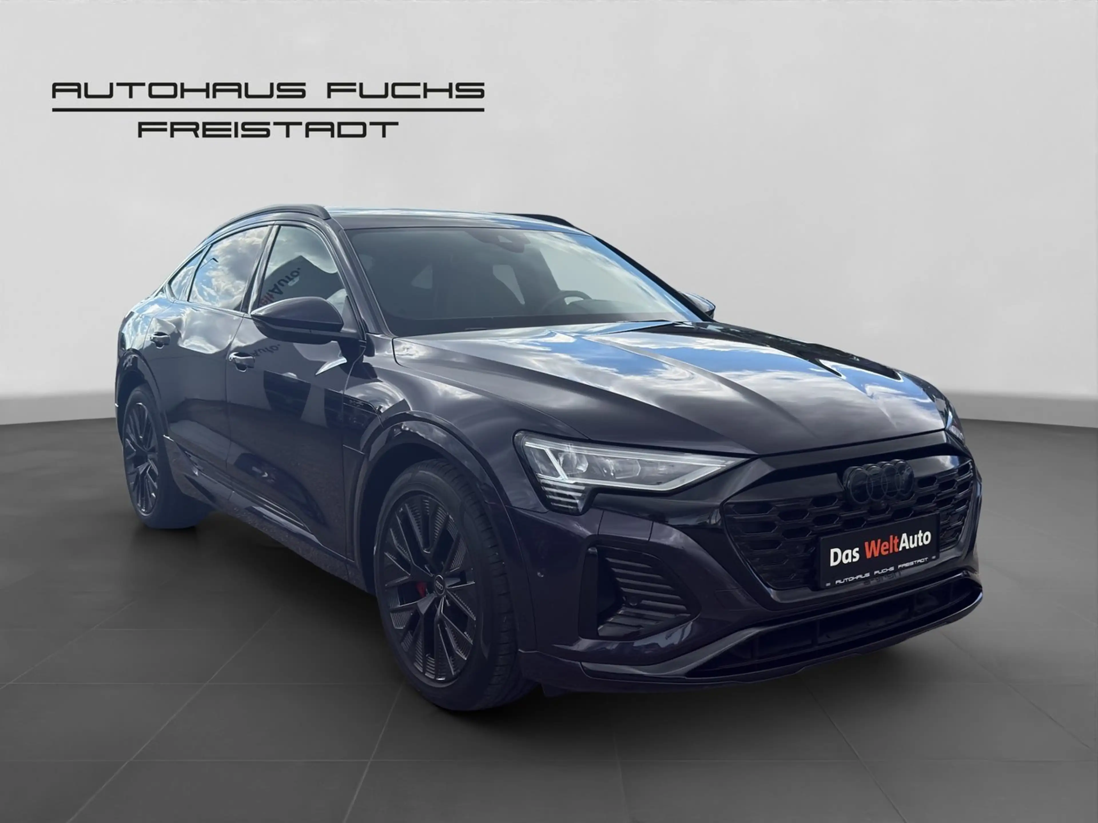 Audi Q8 55 e-tron quattro S line — photo 7