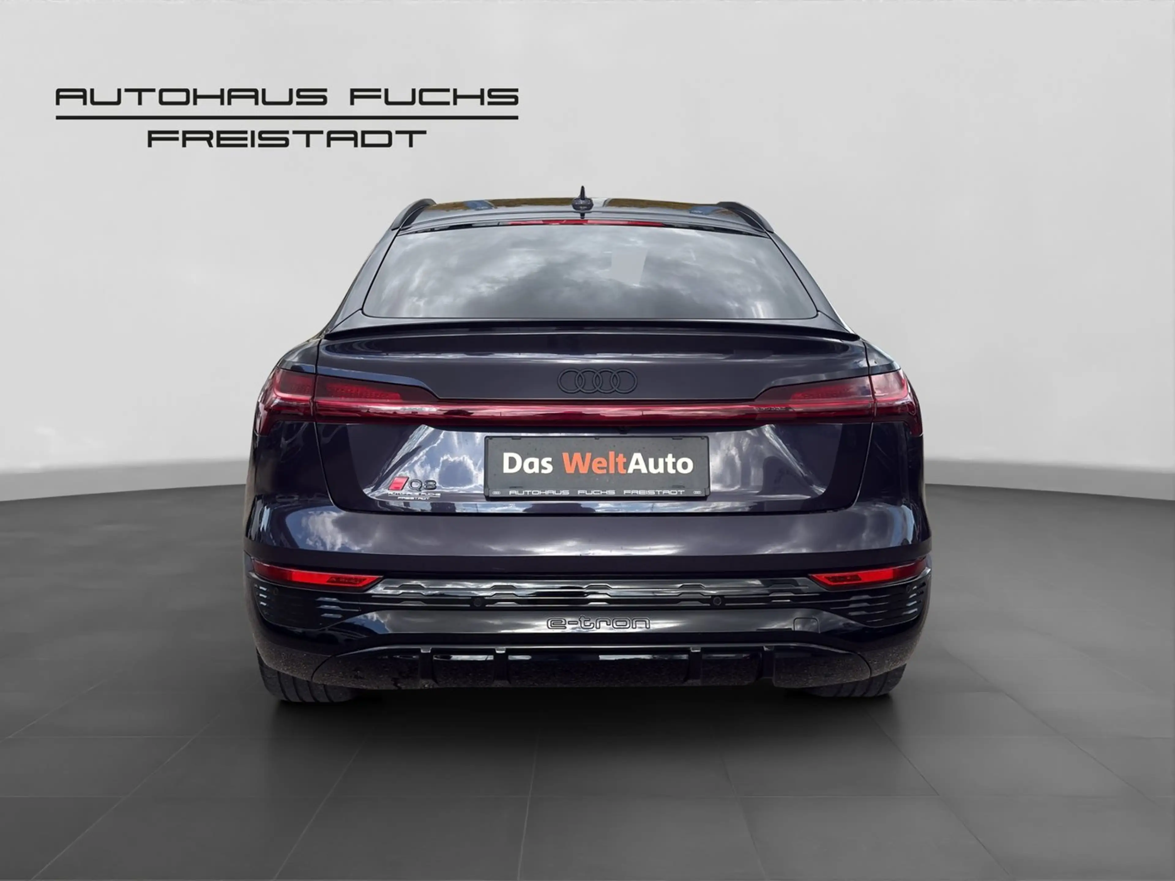Audi Q8 55 e-tron quattro S line — photo 4