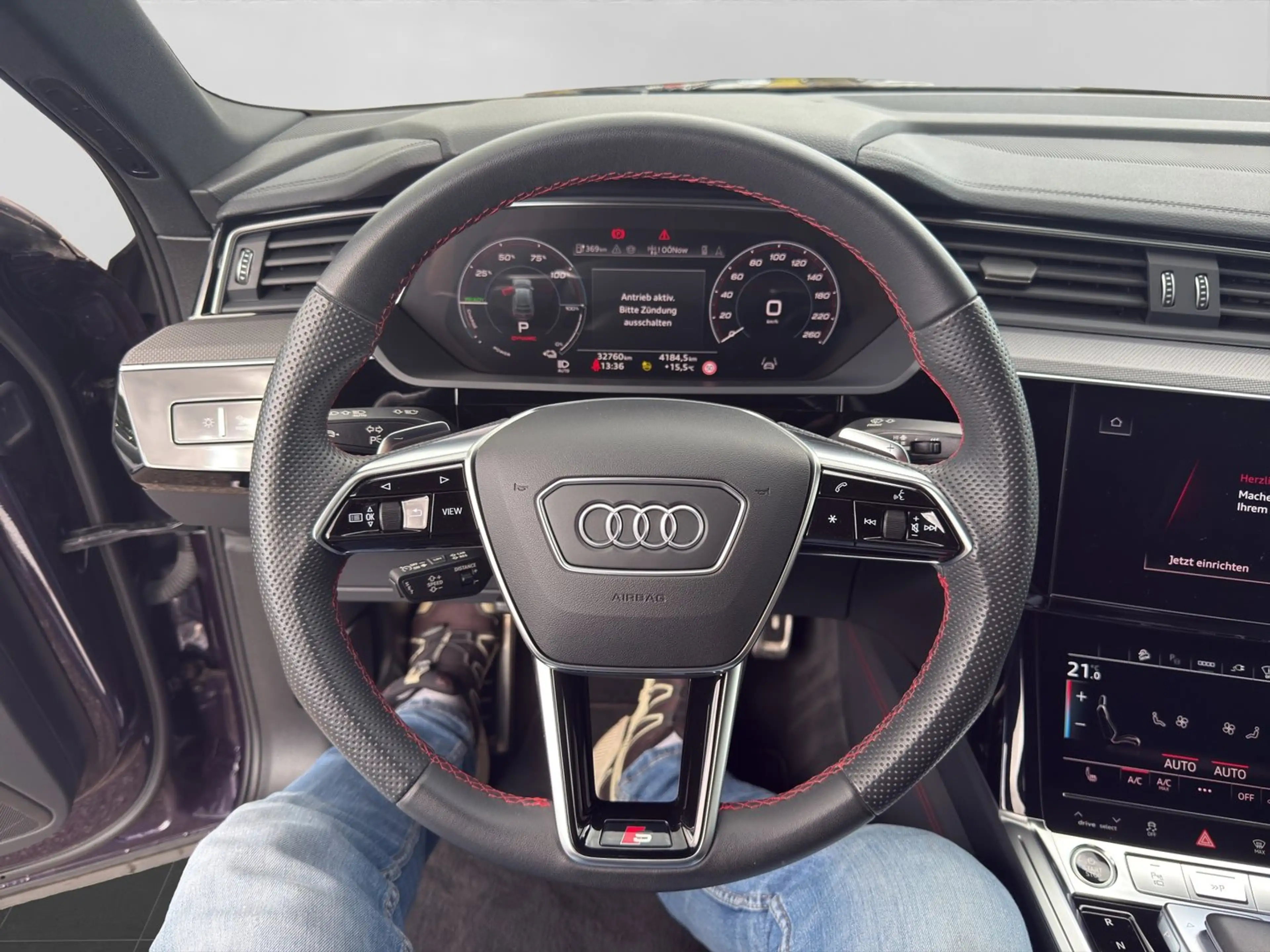 Audi Q8 55 e-tron quattro S line — photo 15