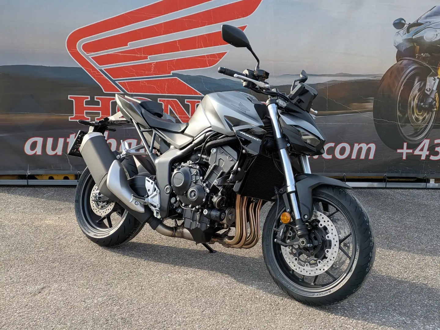 Honda CB 1000 Hornet Stříbrná - 1