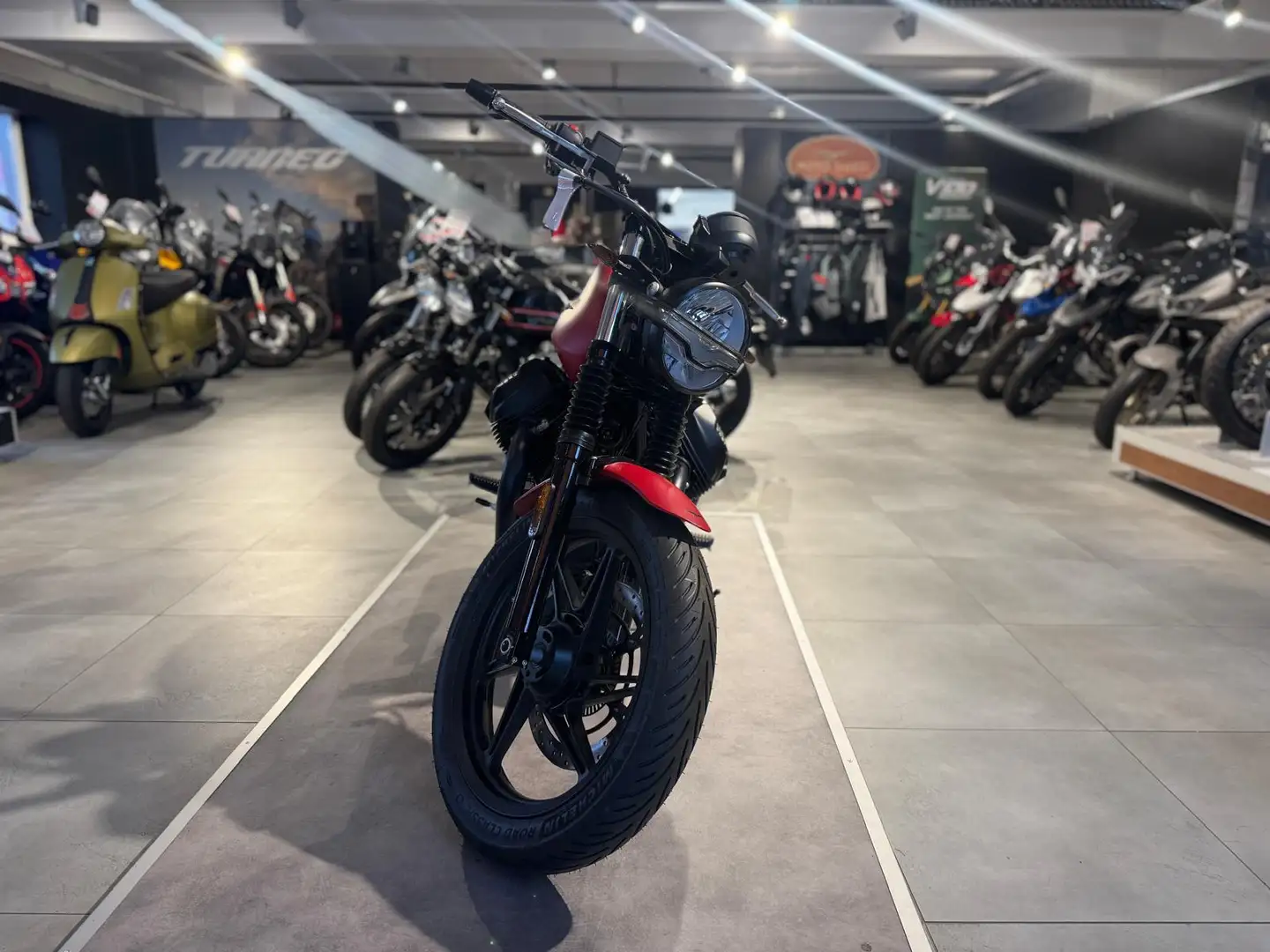 Moto Guzzi V7 IV STONE E5 RED ROVENTE Rosso - 1