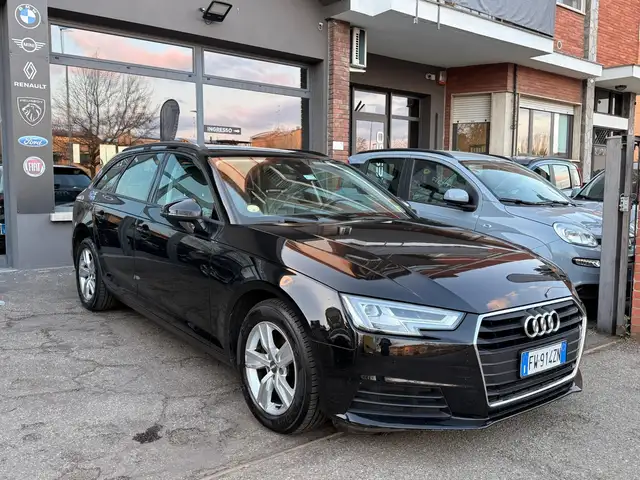 Audi A4 view 4