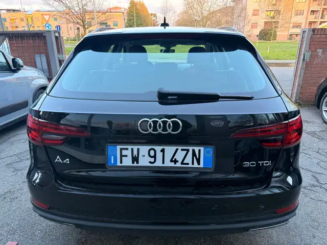 Audi A4 view 5