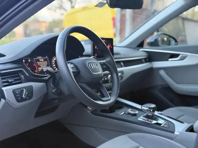 Audi A4 view 13