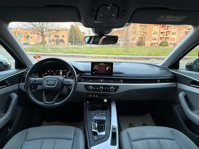 Audi A4 view 11