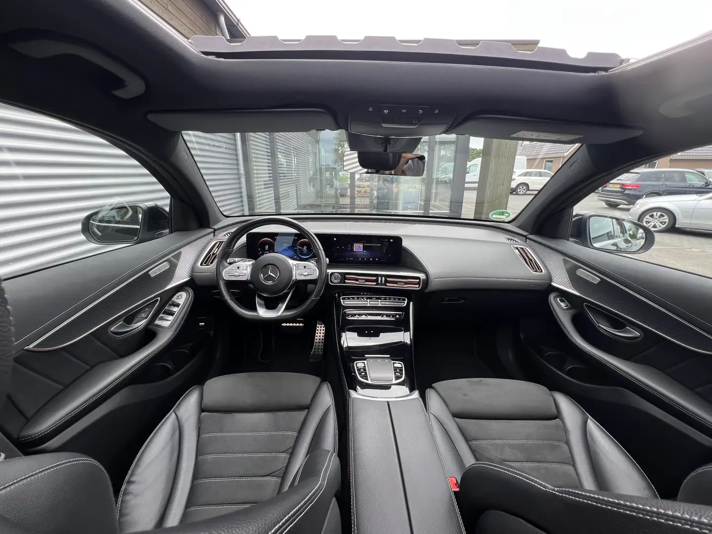 Mercedes-Benz EQC 400 4MATIC Business Solution AMG 80 kWh Zwart - 2