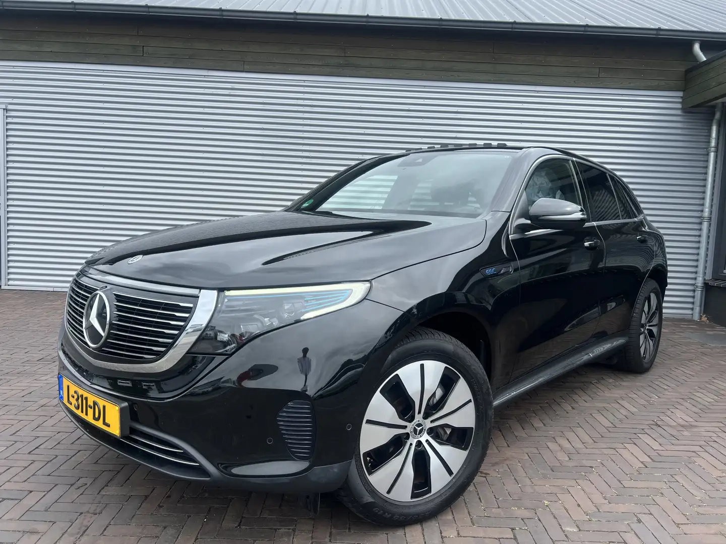 Mercedes-Benz EQC 400 4MATIC Business Solution AMG 80 kWh Zwart - 1