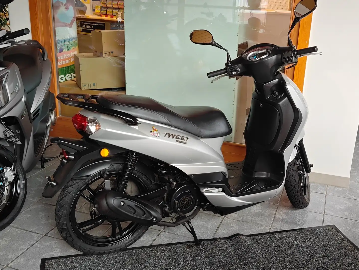 Peugeot Tweet 125 Zilver - 2