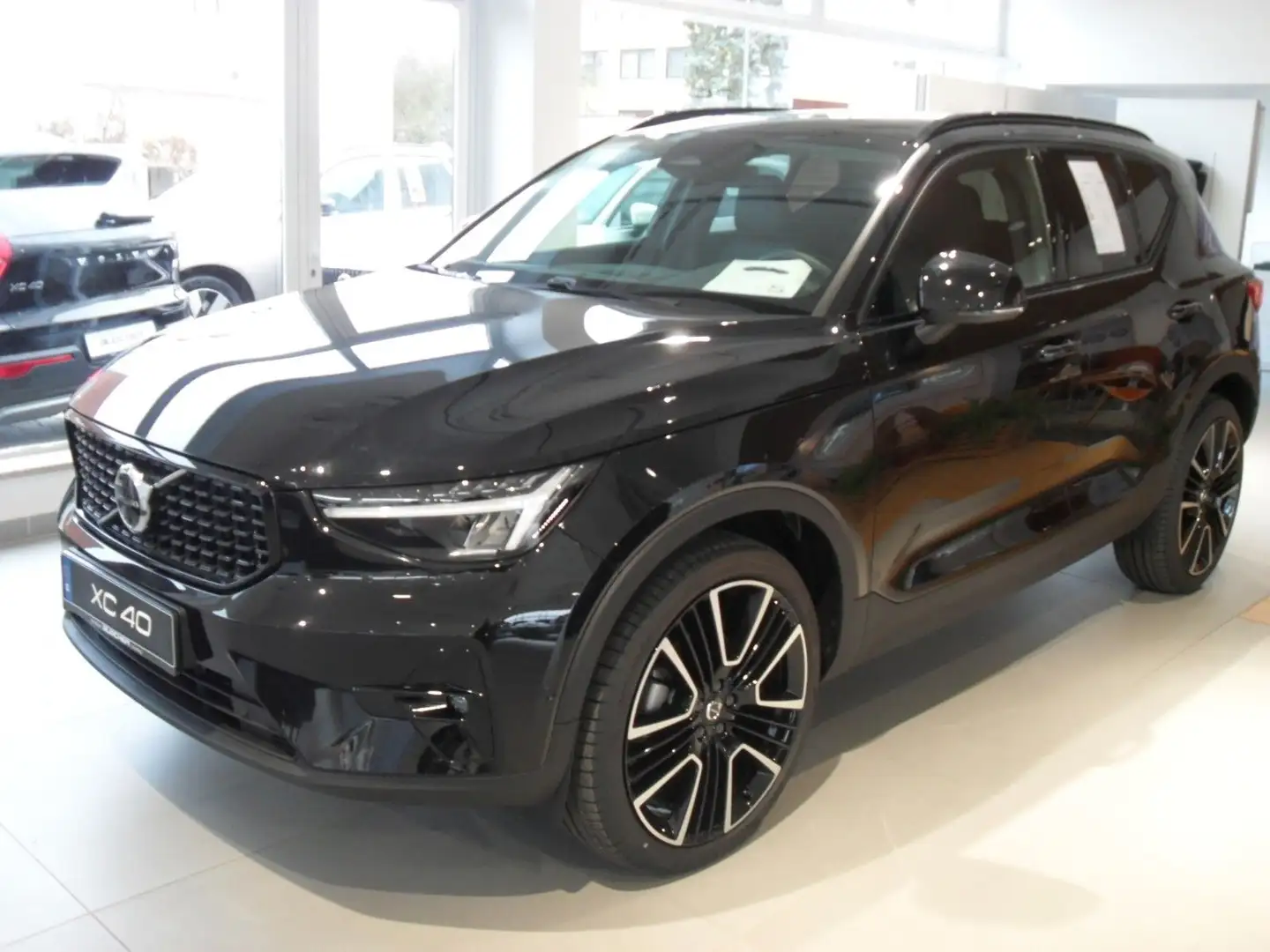 Volvo XC40 B4 Ultimate Dark | AHK Schwarz - 2