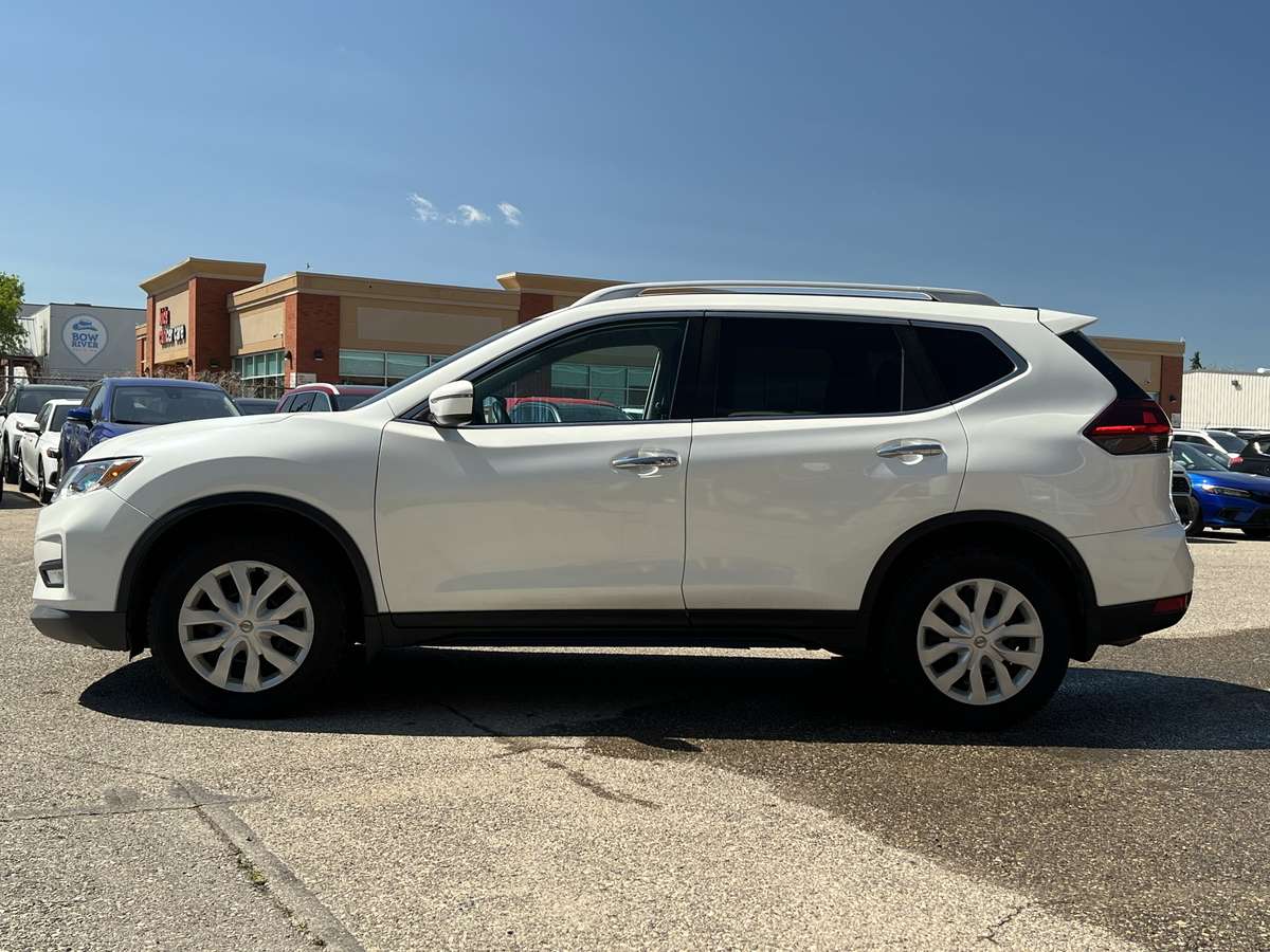 2018 Nissan Rogue SV — снимка 1