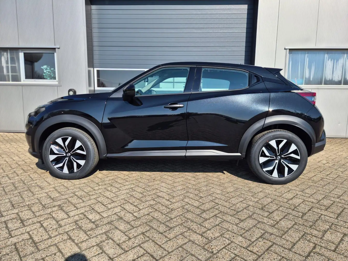 Nissan Juke 1.0 DIG-T 114PS Acenta Klimaautomatik Sitzheizu... Schwarz - 2