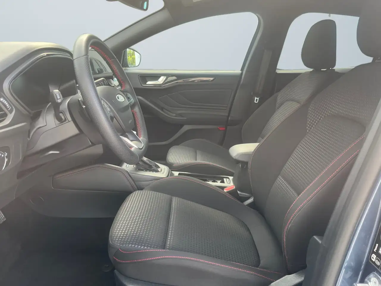 Ford Focus V 2022 SW Focus SW 1.0 ecoboost h ST-Line X 125c, миниатюра 11