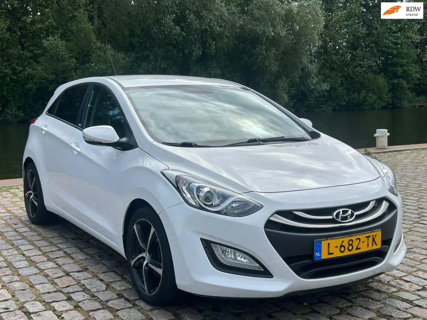 Hyundai i30 1.4 super mooi auto airco cruis control cv op afs Wit - 1