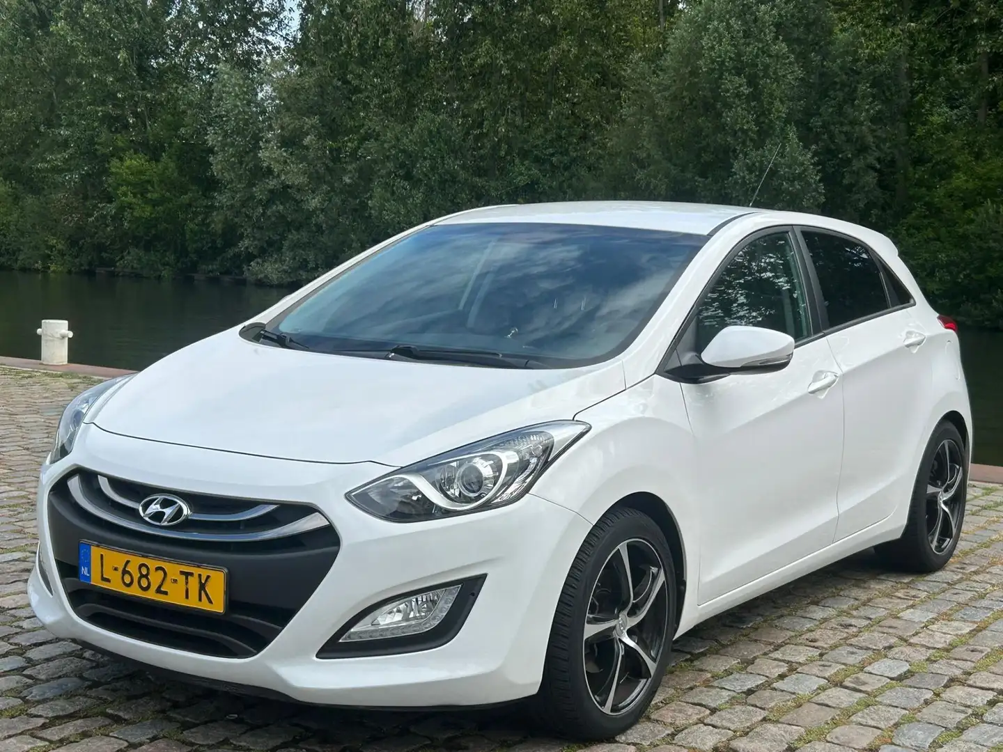 Hyundai i30 1.4 super mooi auto airco cruis control cv op afs Wit - 2