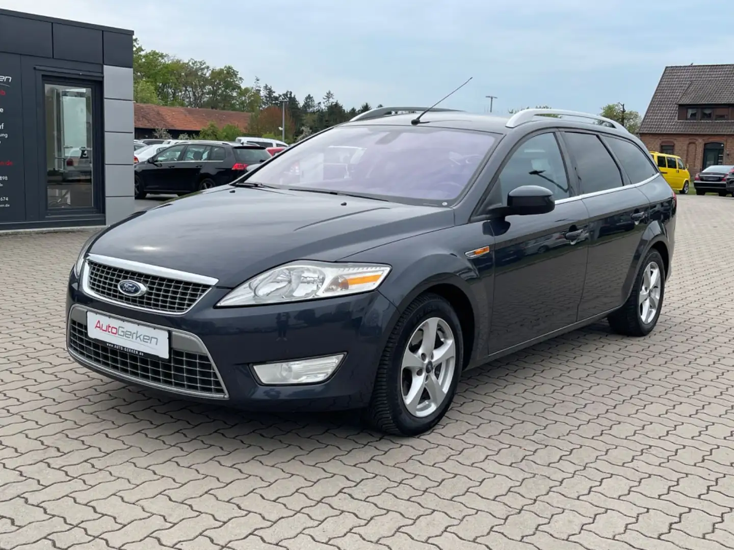 Ford Mondeo Turnier 2.0 TDCI TD Titanium 1HD AHK Grau - 2