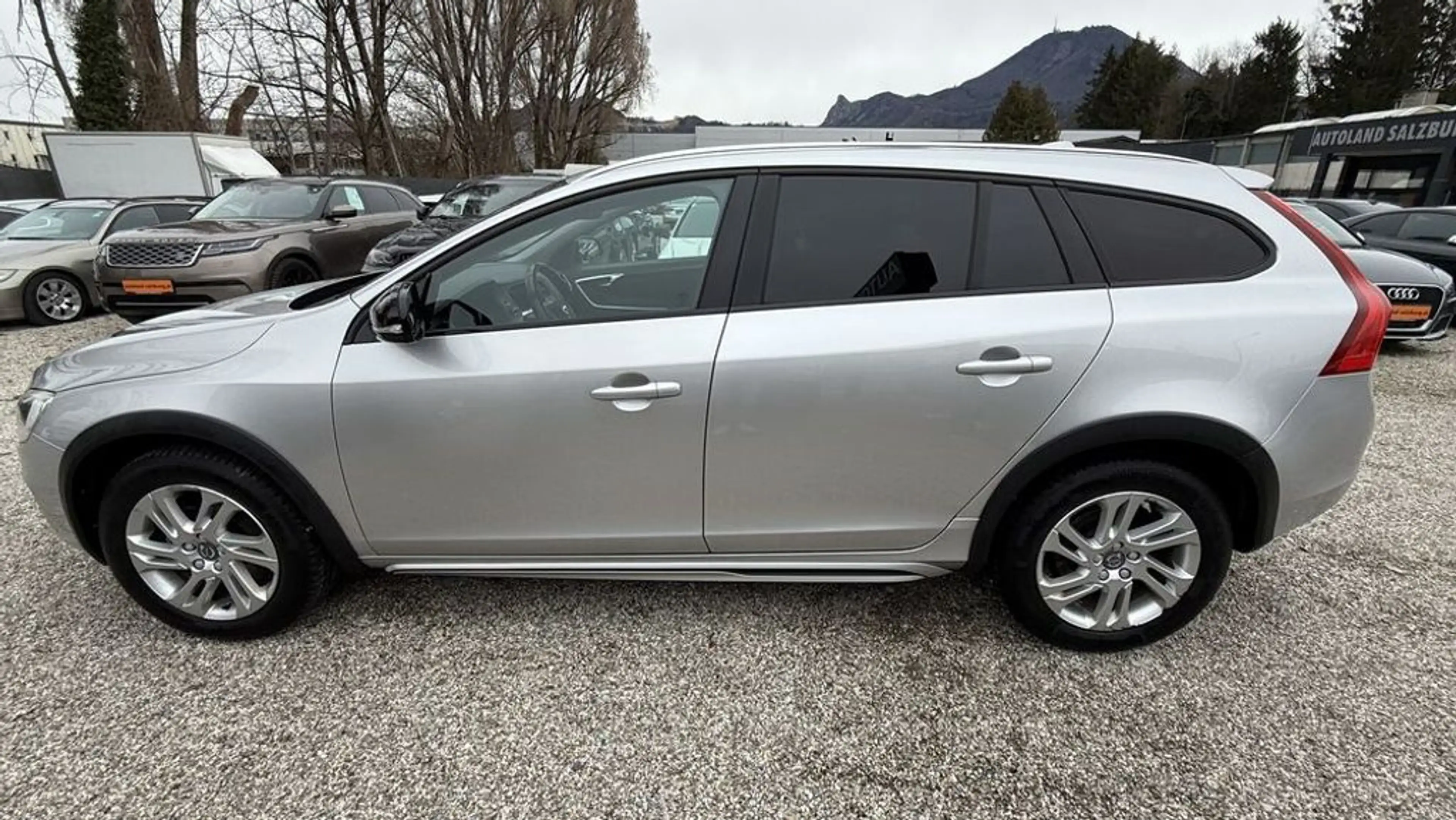 Volvo V60 Cross Country Kinetic Service ZR NEU! AHK — photo 8
