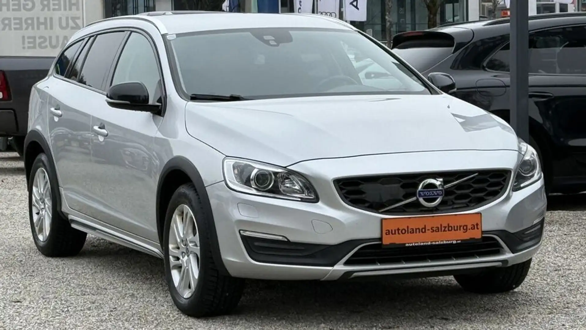 Volvo V60 Cross Country Kinetic Service ZR NEU! AHK Silber - 1