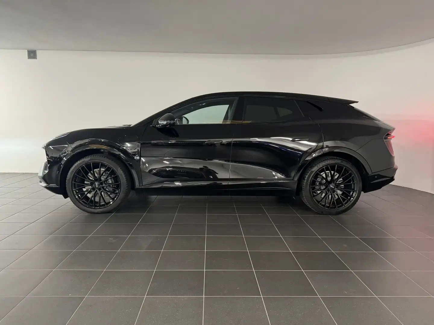 Lotus Eletre Eletre Noir - 2