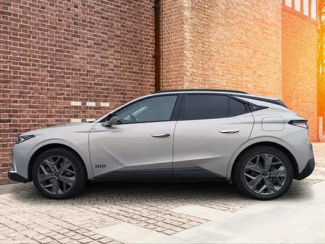 DS Automobiles DS 4 Crossback view 4
