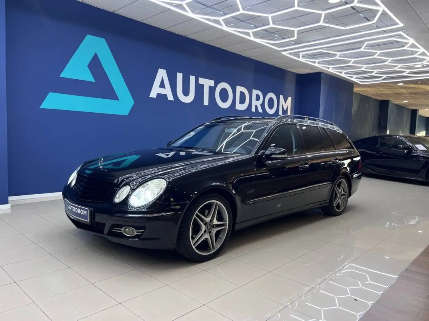 Mercedes-Benz E 220 Estate 220CDI Avantgarde Aut. (14.75) Negro - 1