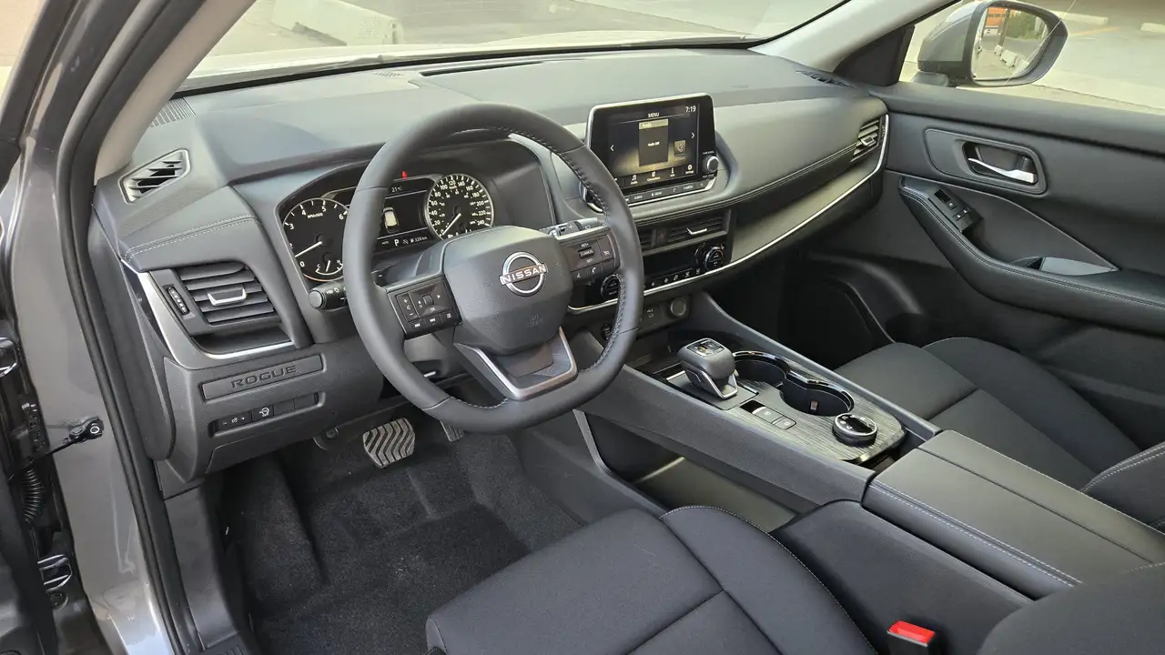 Nissan Rogue fotografie Nissan Rogue