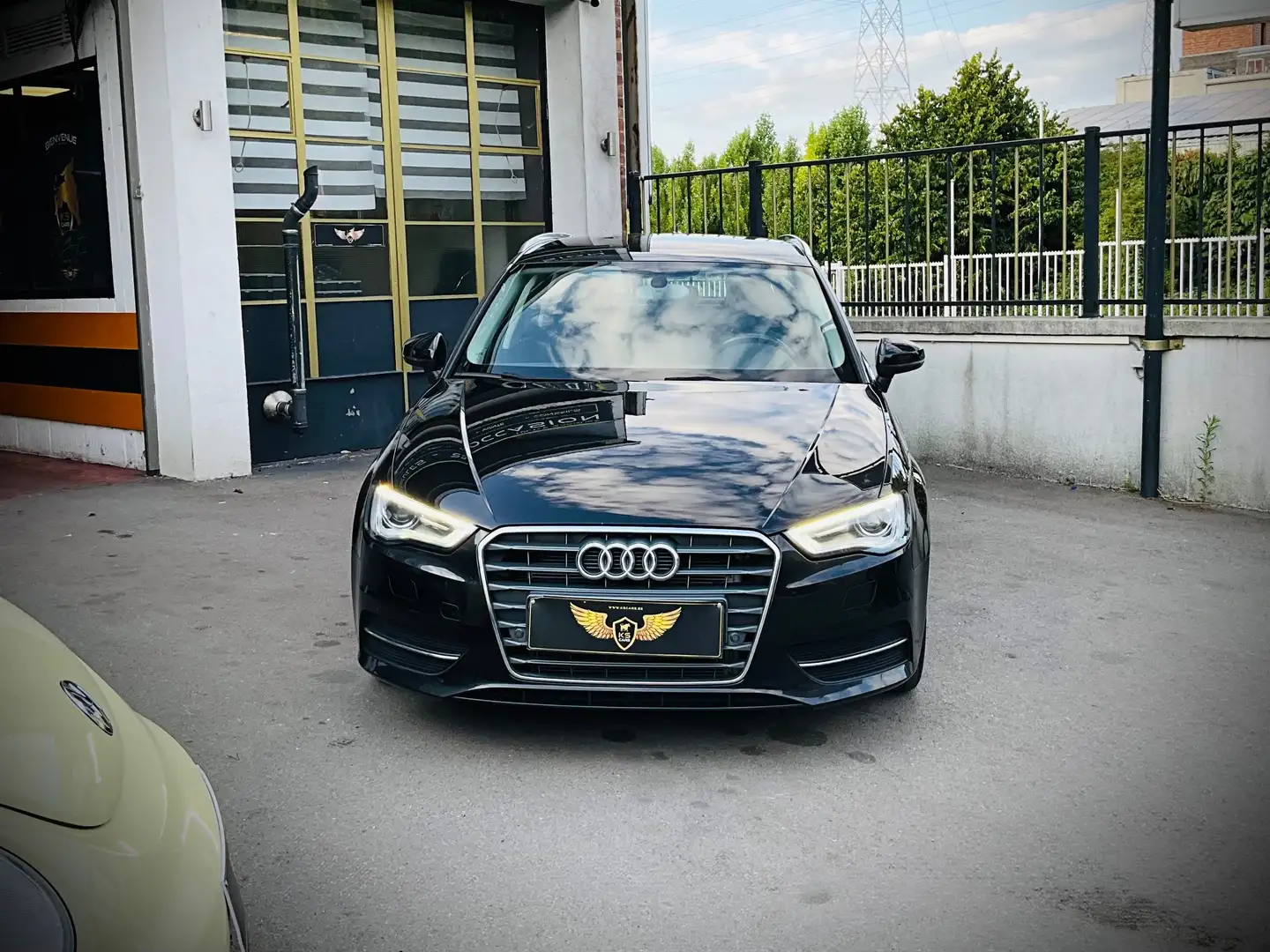 Audi A3 A3 Sportback 1.6 TDi Ambition Zwart - 2
