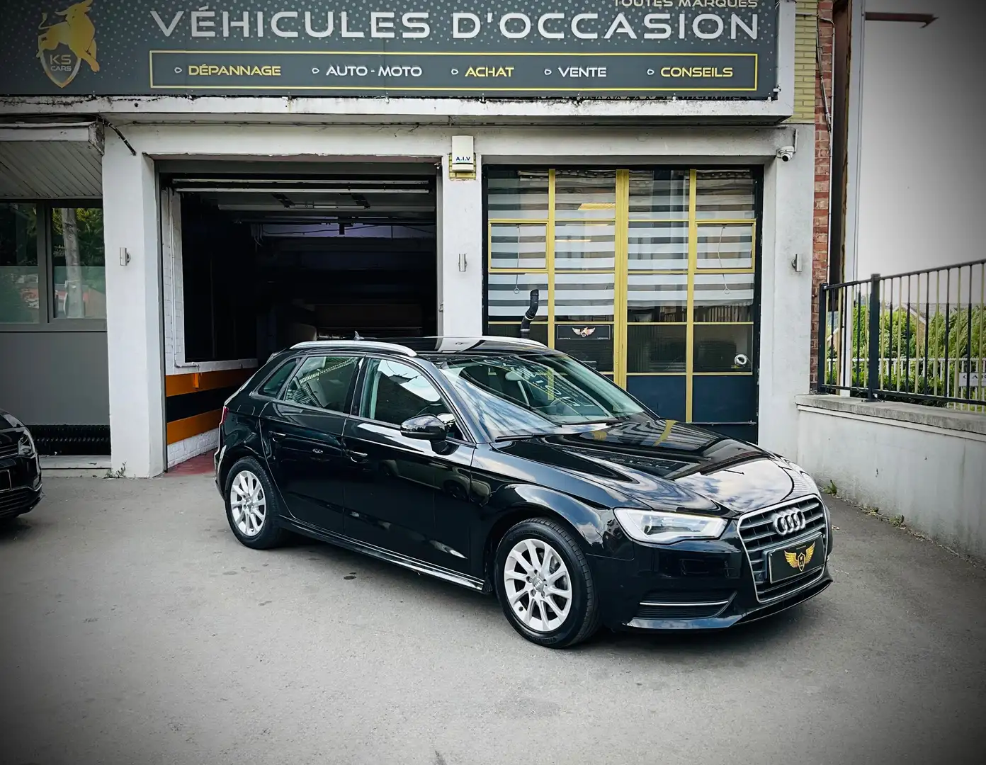 Audi A3 A3 Sportback 1.6 TDi Ambition Zwart - 1