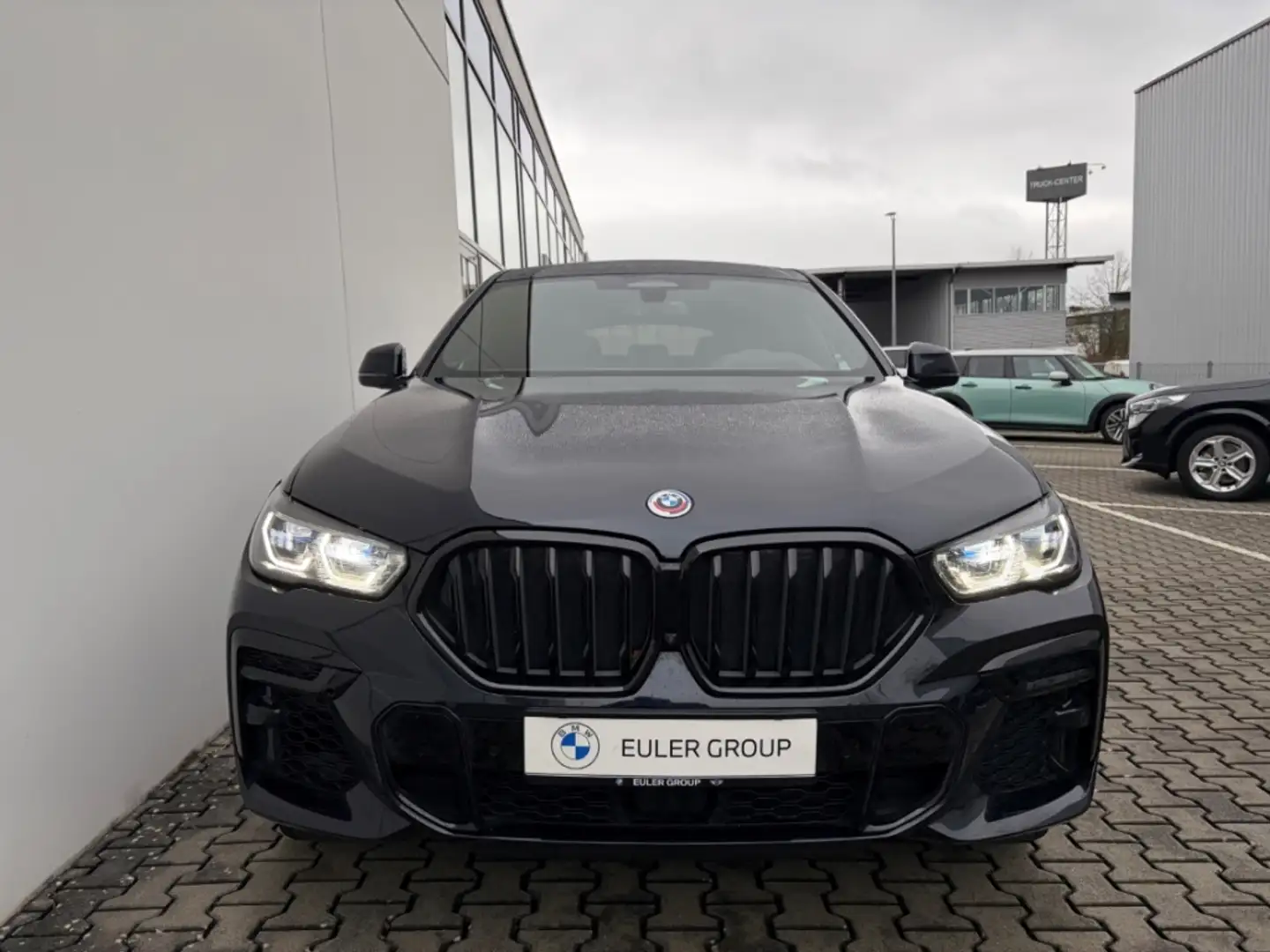 BMW X6 i AHK PANO SHZ V+H STHz H/K LCProf Parkass+ Schwarz - 2