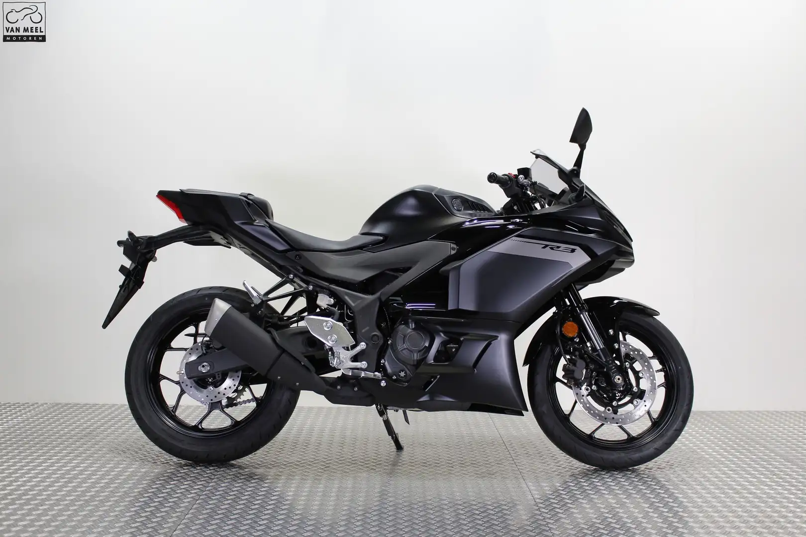 Yamaha R 3 Schwarz - 1