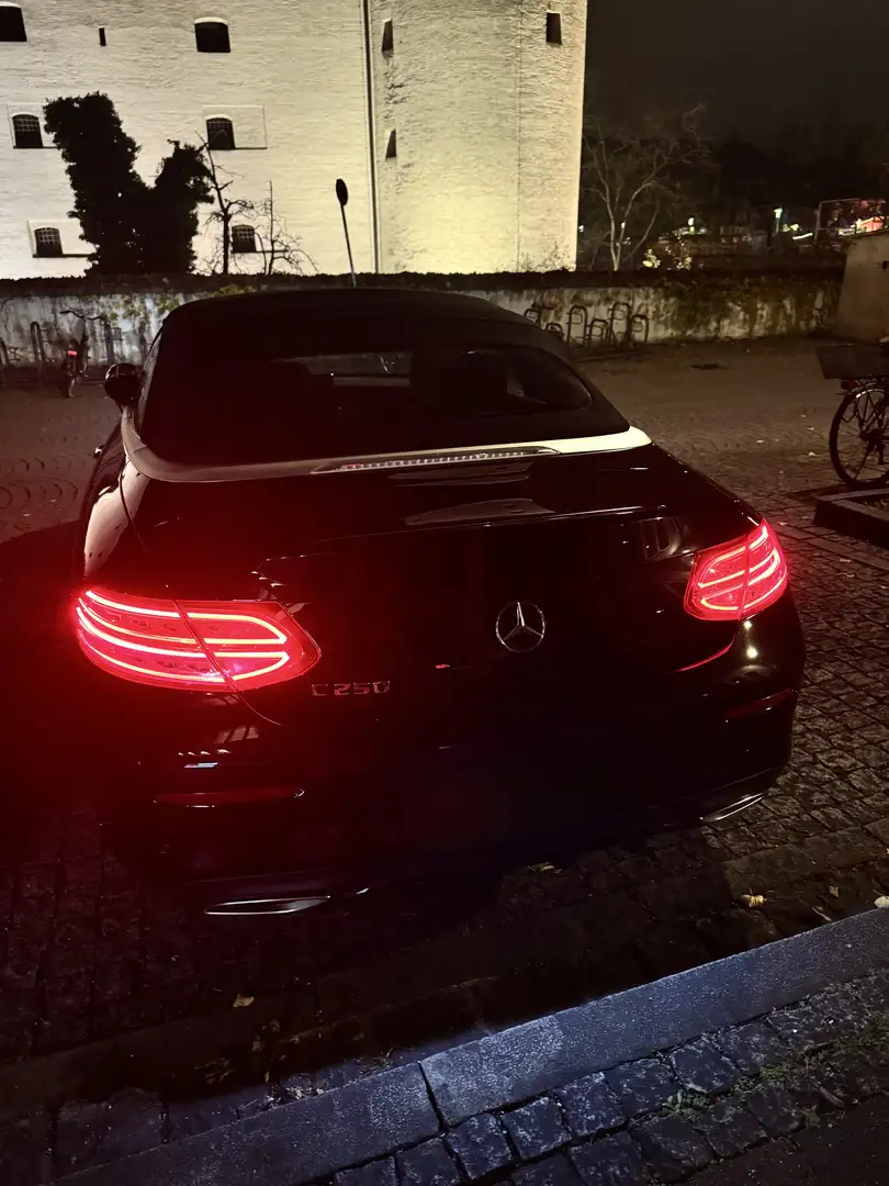 Mercedes-Benz C 250 Cabrio 9G-TRONIC AMG Line Negru - 2