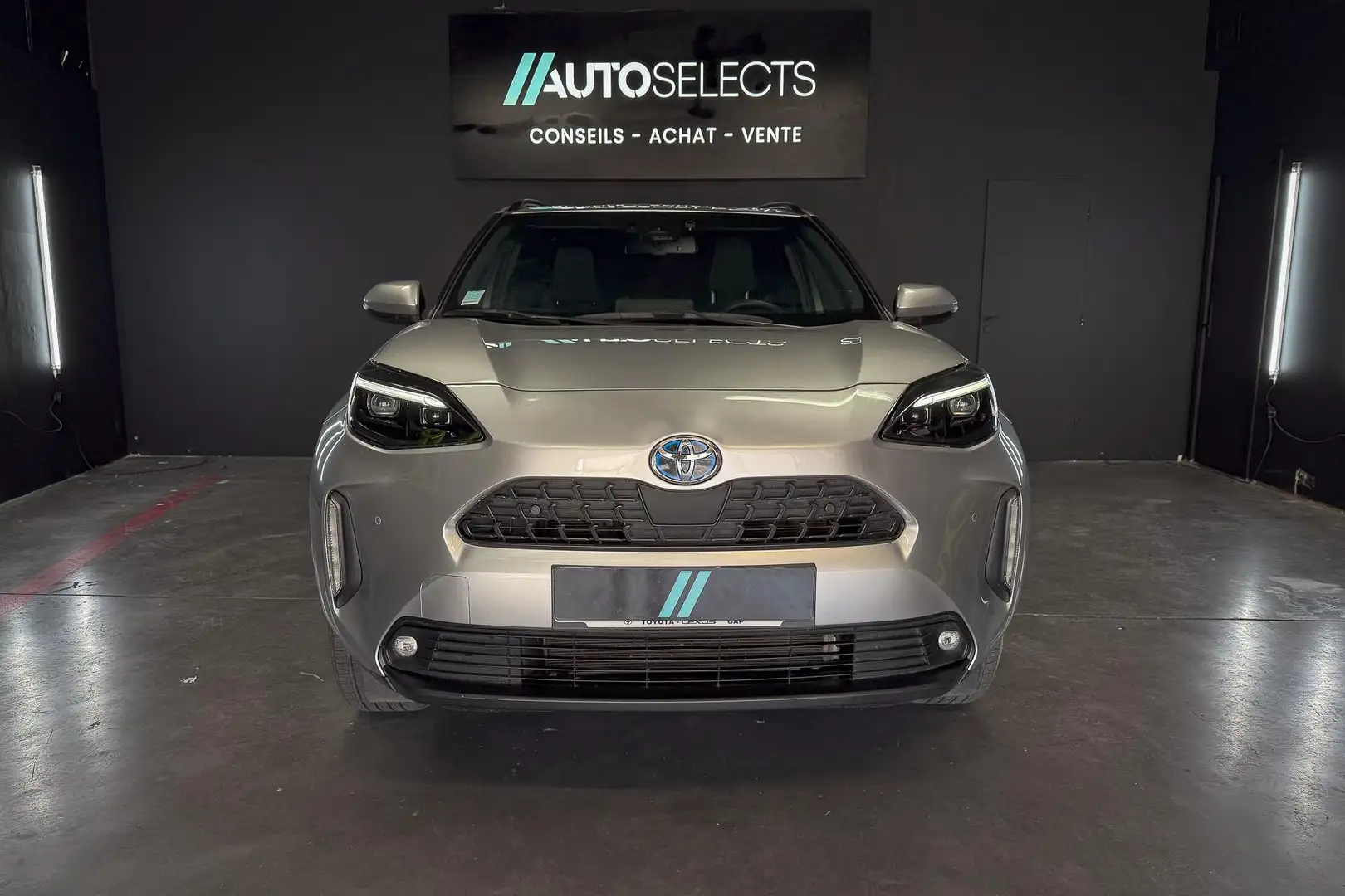 Toyota Yaris Cross 4X4 -DESIGN - Hybrid 116h - CVT AWD-i  | Garantie  Grau - 2